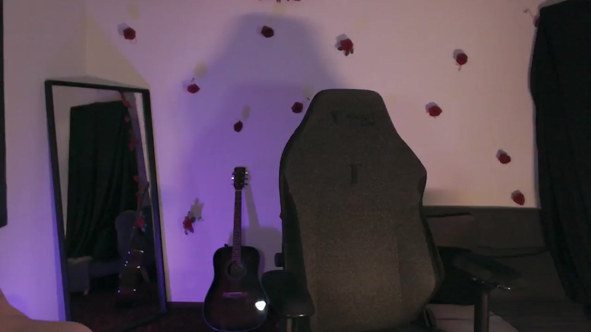 Gallery image thumbnail from RoomToAvoid's myfreecams stream on, 05/07/2024, 06:47 image 11 of 20