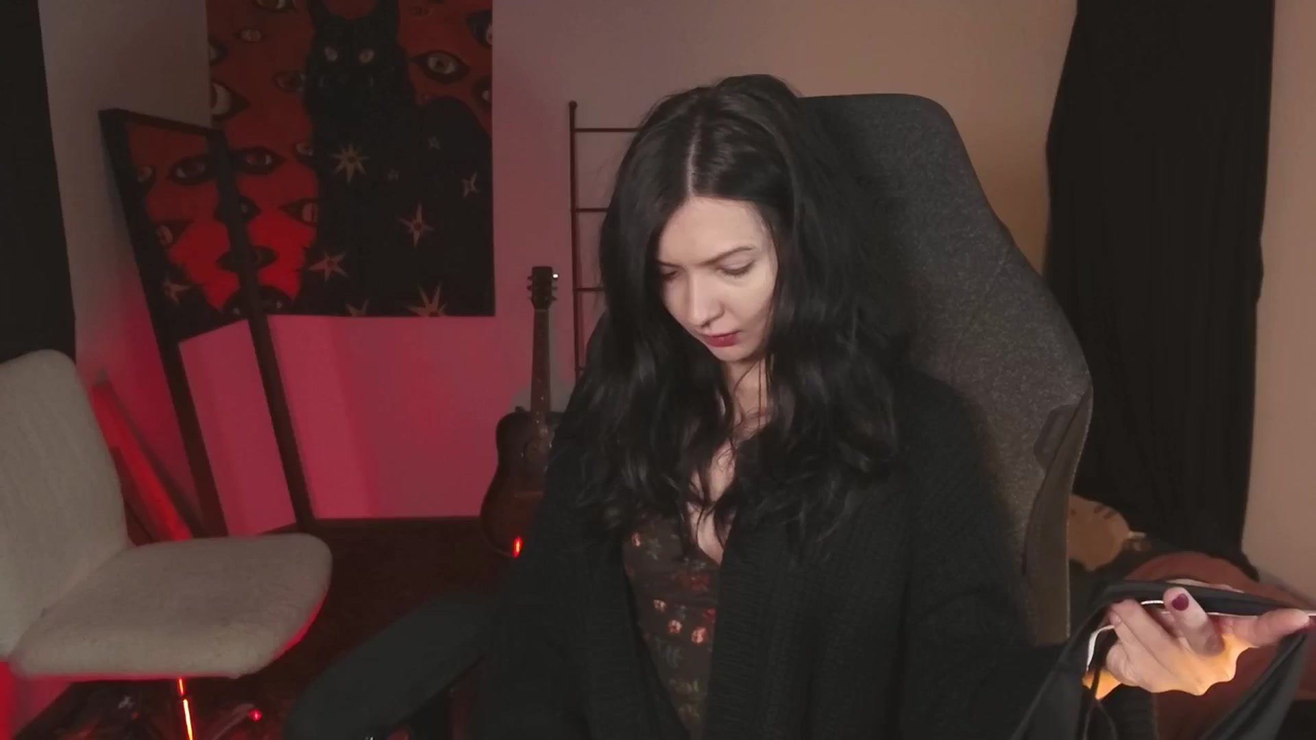 Gallery image thumbnail from RoomToAvoid's myfreecams stream on, 05/17/2024, 02:19 image 13 of 20