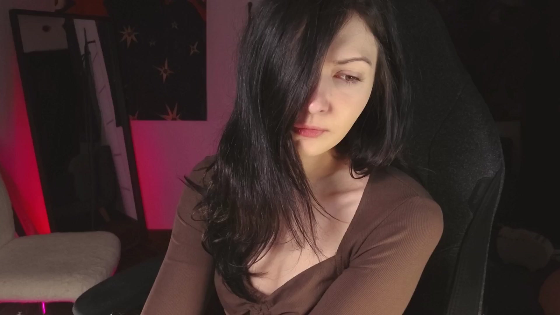 Gallery image thumbnail from RoomToAvoid's myfreecams stream on, 05/19/2024, 02:16 image 11 of 20