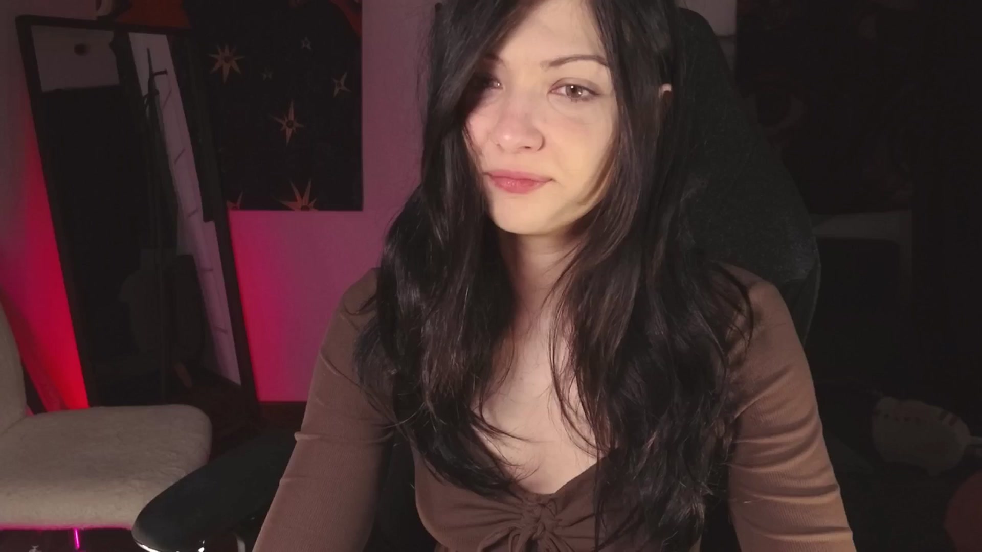 Gallery image thumbnail from RoomToAvoid's myfreecams stream on, 05/19/2024, 02:16 image 9 of 20