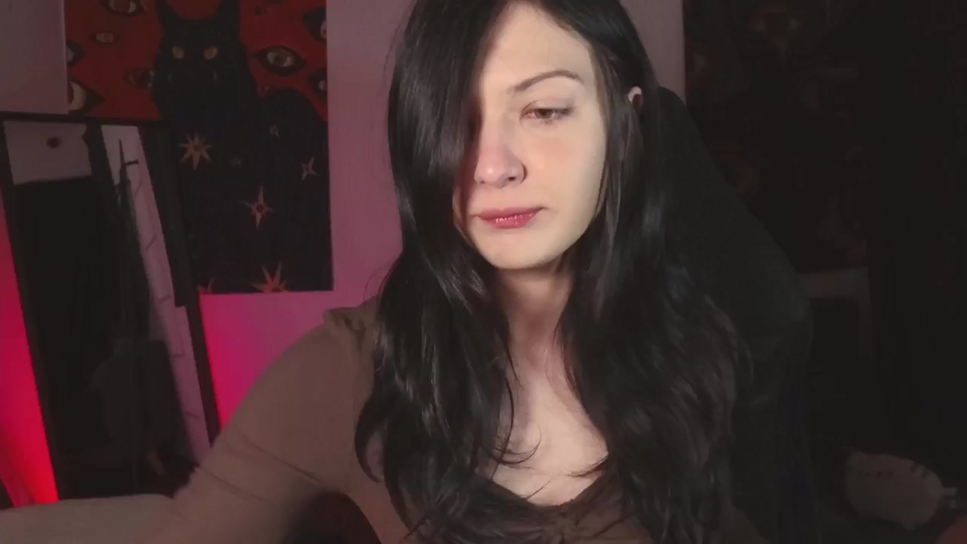 Gallery image thumbnail from RoomToAvoid's myfreecams stream on, 05/19/2024, 02:16 image 2 of 20