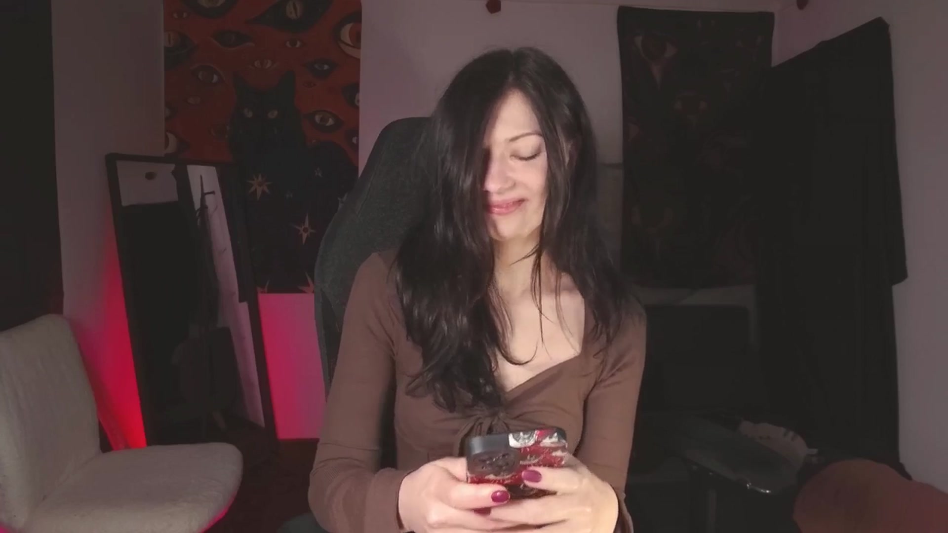 Gallery image thumbnail from RoomToAvoid's myfreecams stream on, 05/19/2024, 05:19 image 9 of 20