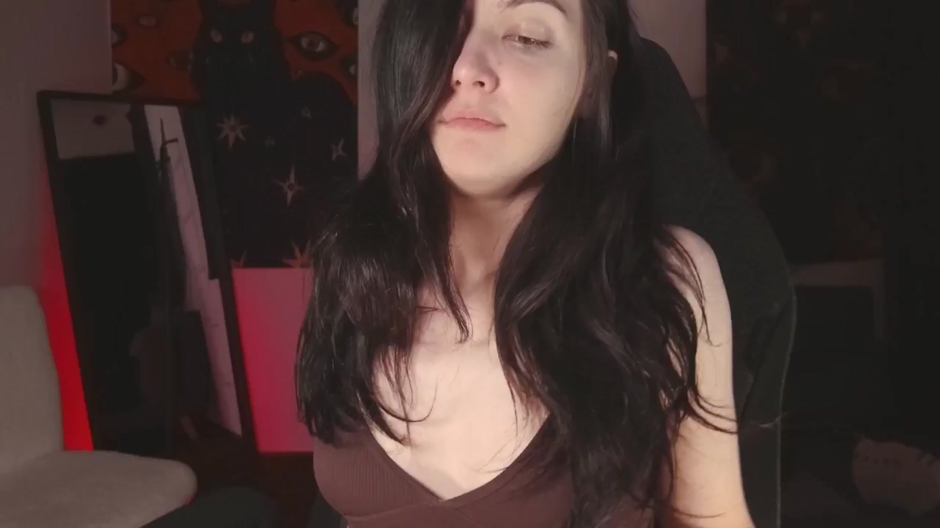Gallery image thumbnail from RoomToAvoid's myfreecams stream on, 05/19/2024, 06:15 image 12 of 20