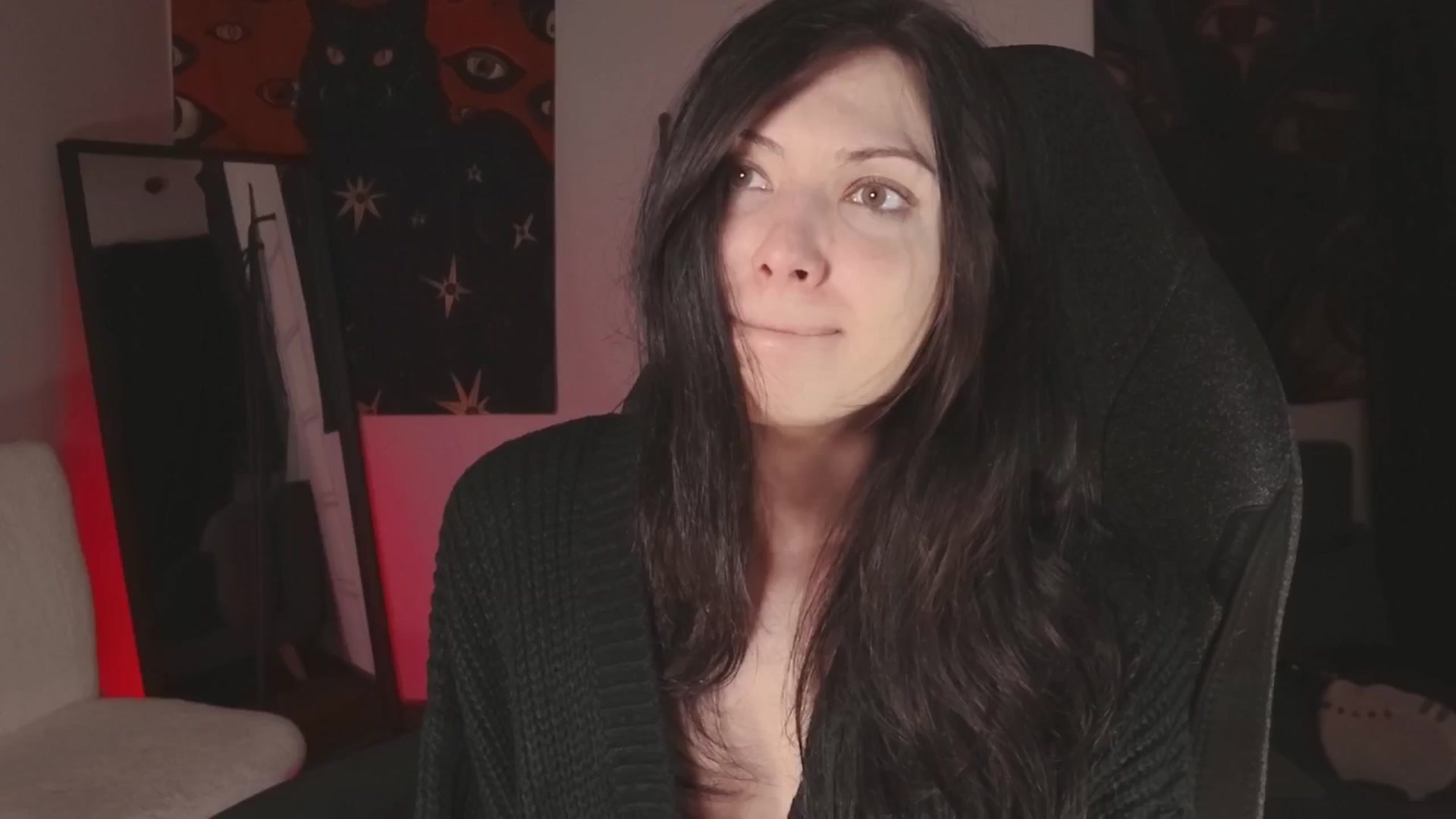 Gallery image thumbnail from RoomToAvoid's myfreecams stream on, 05/19/2024, 06:15 image 3 of 20
