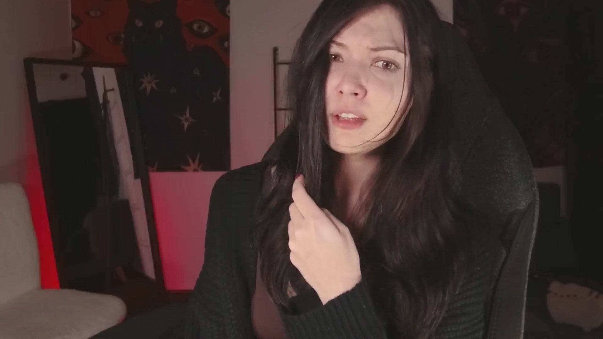 Gallery image thumbnail from RoomToAvoid's myfreecams stream on, 05/19/2024, 06:15 image 2 of 20