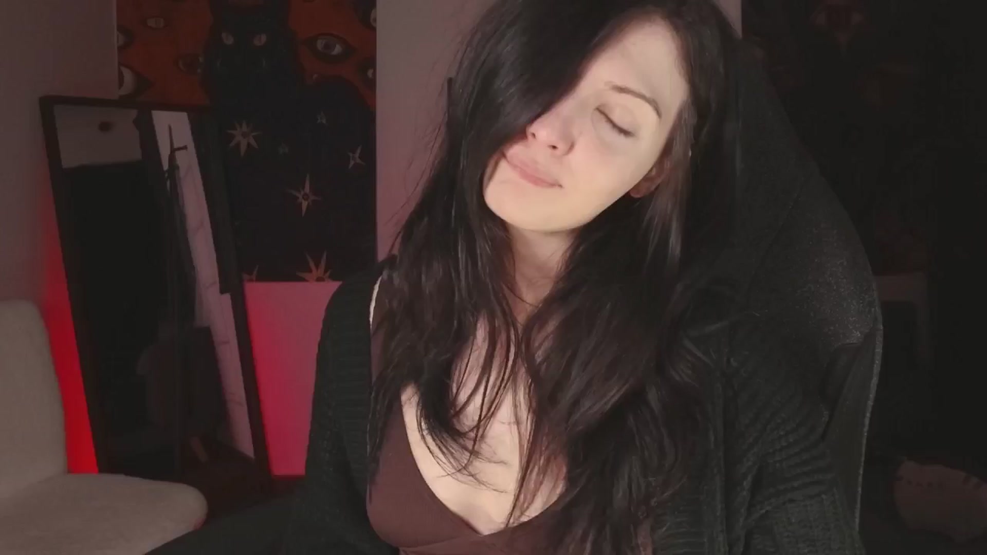 Gallery image thumbnail from RoomToAvoid's myfreecams stream on, 05/19/2024, 06:15 image 9 of 20