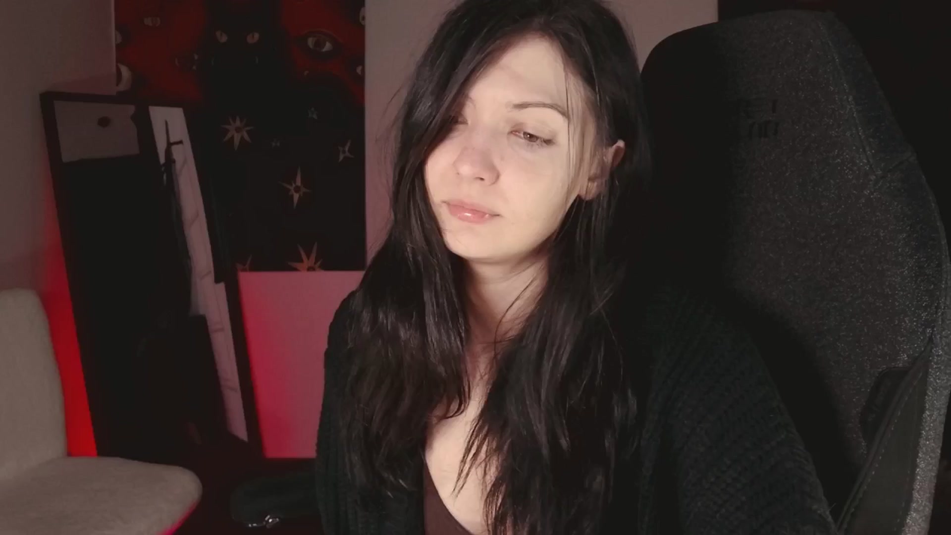 Gallery image thumbnail from RoomToAvoid's myfreecams stream on, 05/19/2024, 07:26 image 5 of 20