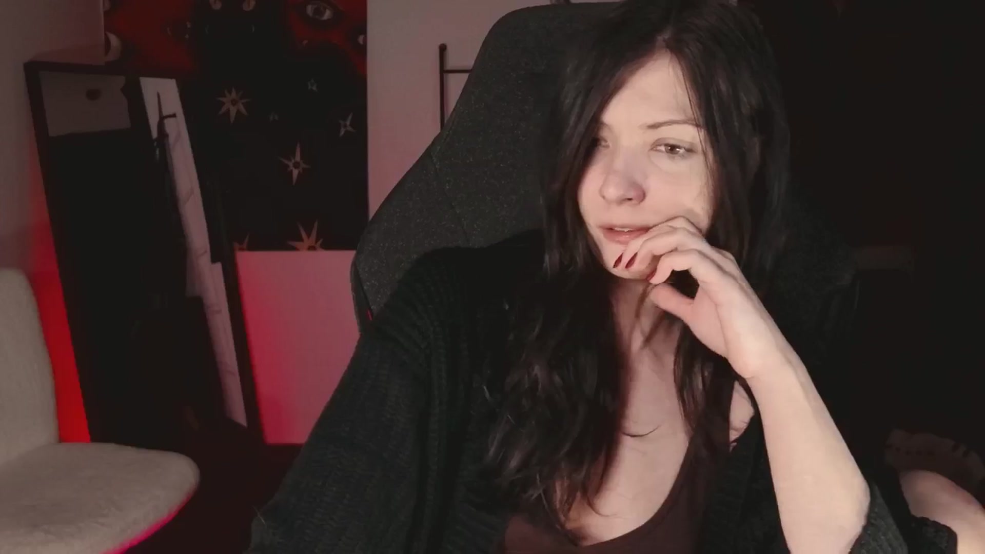 Gallery image thumbnail from RoomToAvoid's myfreecams stream on, 05/19/2024, 07:26 image 17 of 20