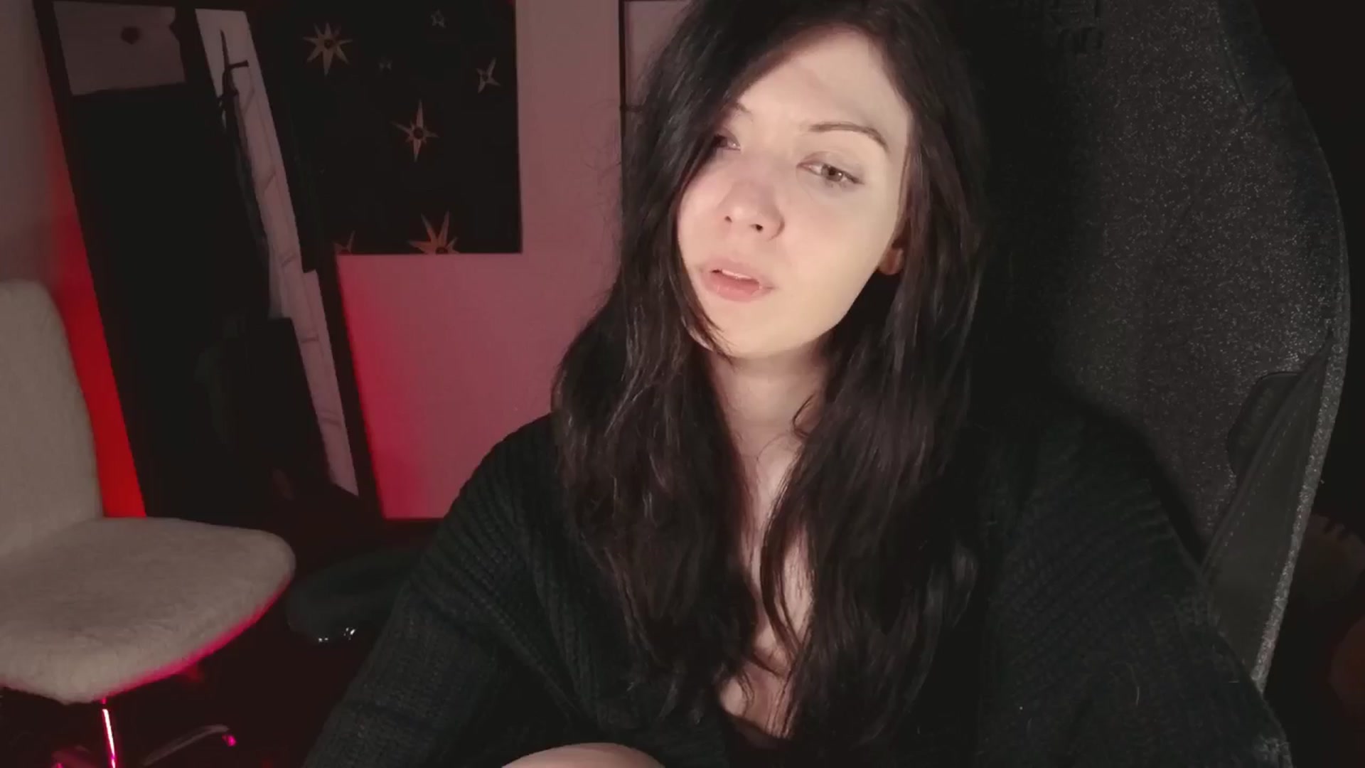 Gallery image thumbnail from RoomToAvoid's myfreecams stream on, 05/19/2024, 07:26 image 11 of 20