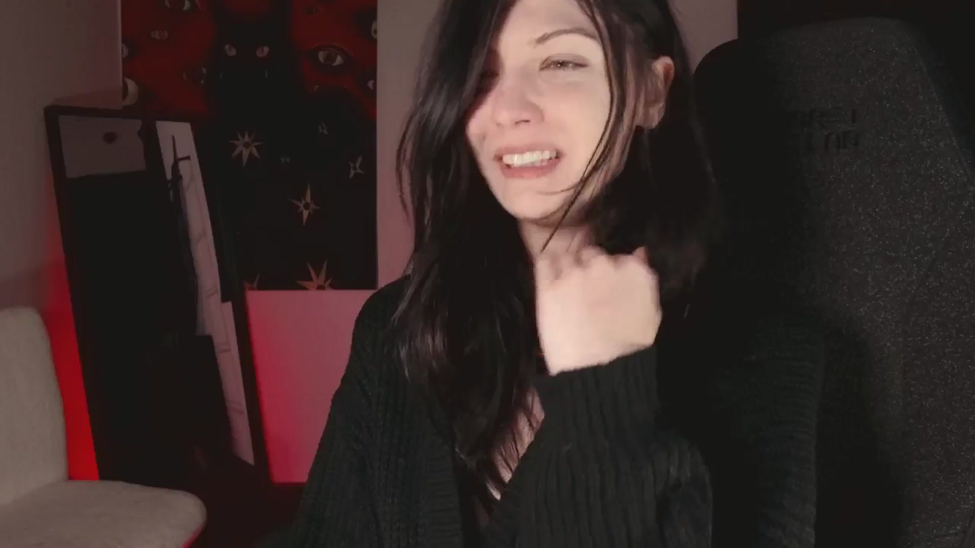 Gallery image thumbnail from RoomToAvoid's myfreecams stream on, 05/19/2024, 07:26 image 14 of 20