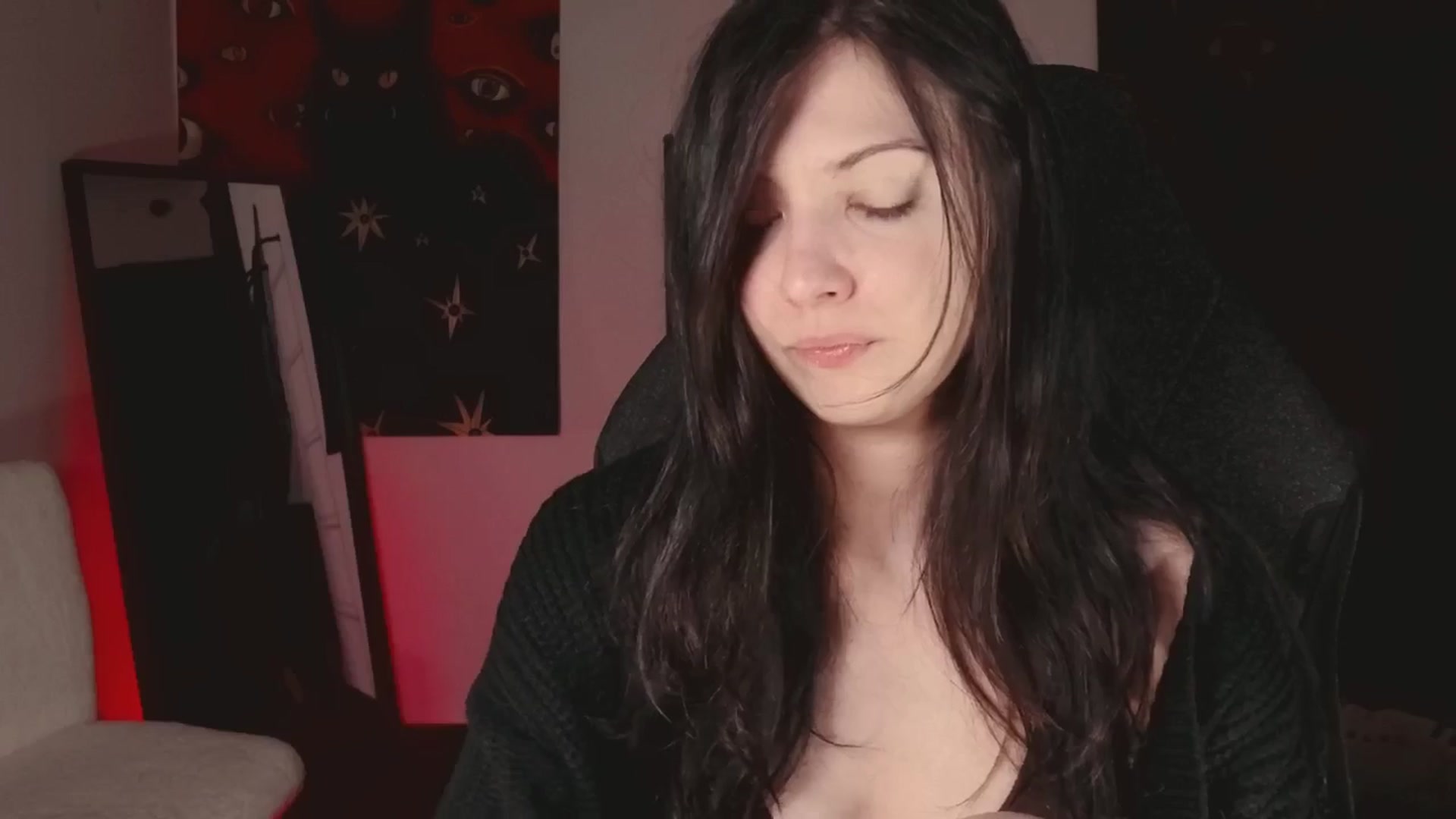 Gallery image thumbnail from RoomToAvoid's myfreecams stream on, 05/19/2024, 07:26 image 16 of 20