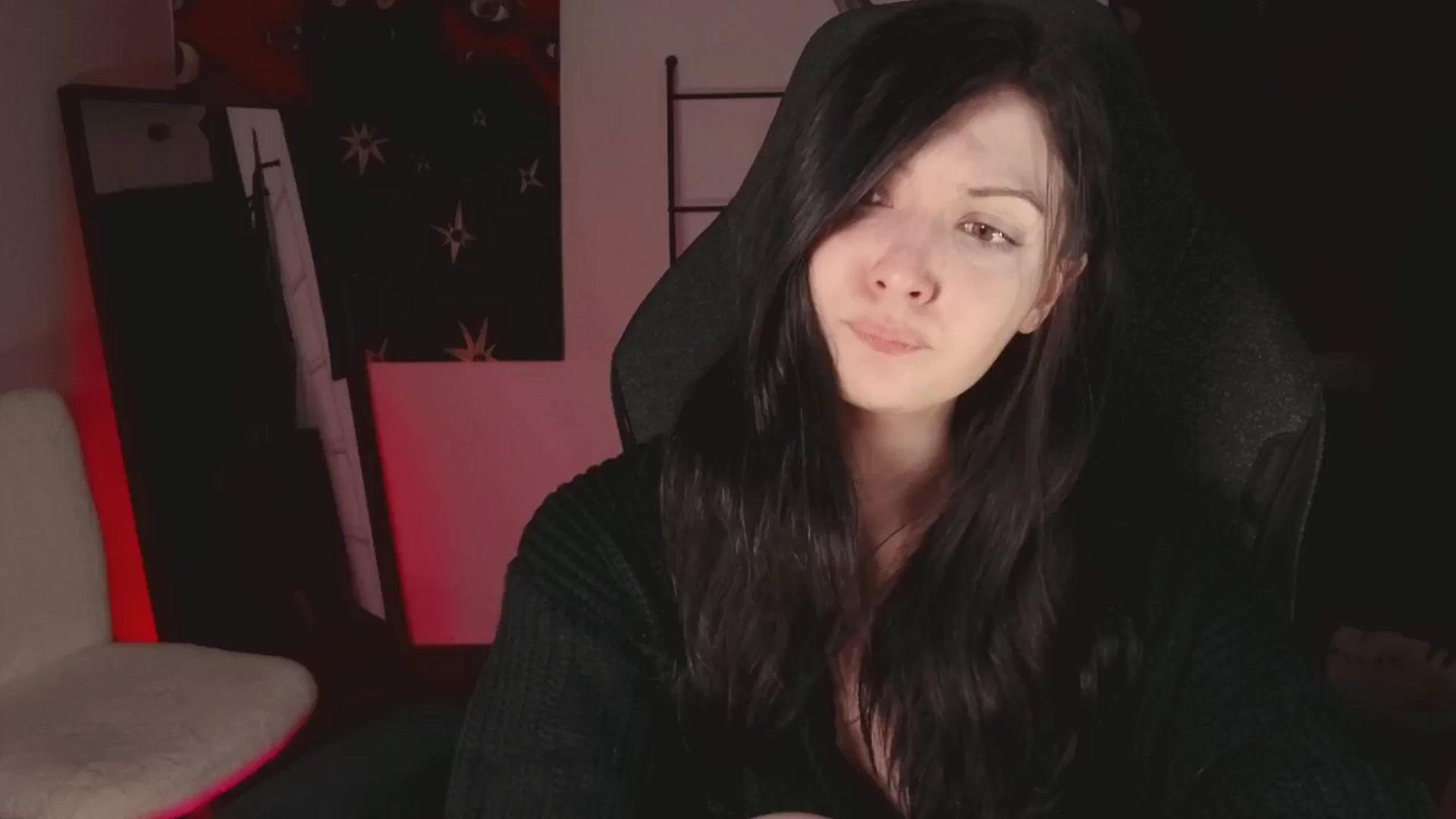 Gallery image thumbnail from RoomToAvoid's myfreecams stream on, 05/19/2024, 07:26 image 6 of 20
