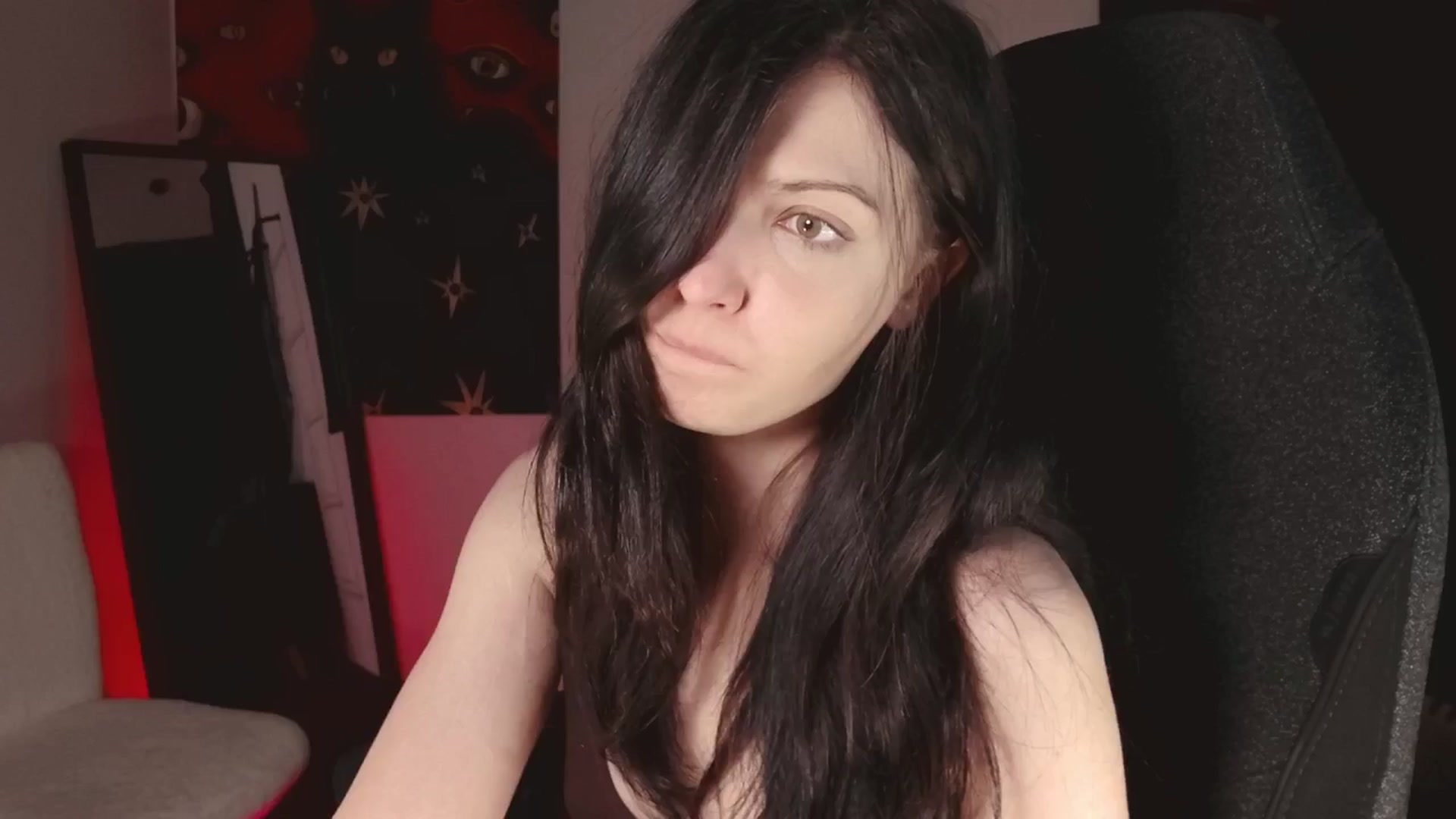 Gallery image thumbnail from RoomToAvoid's myfreecams stream on, 05/19/2024, 07:26 image 4 of 20