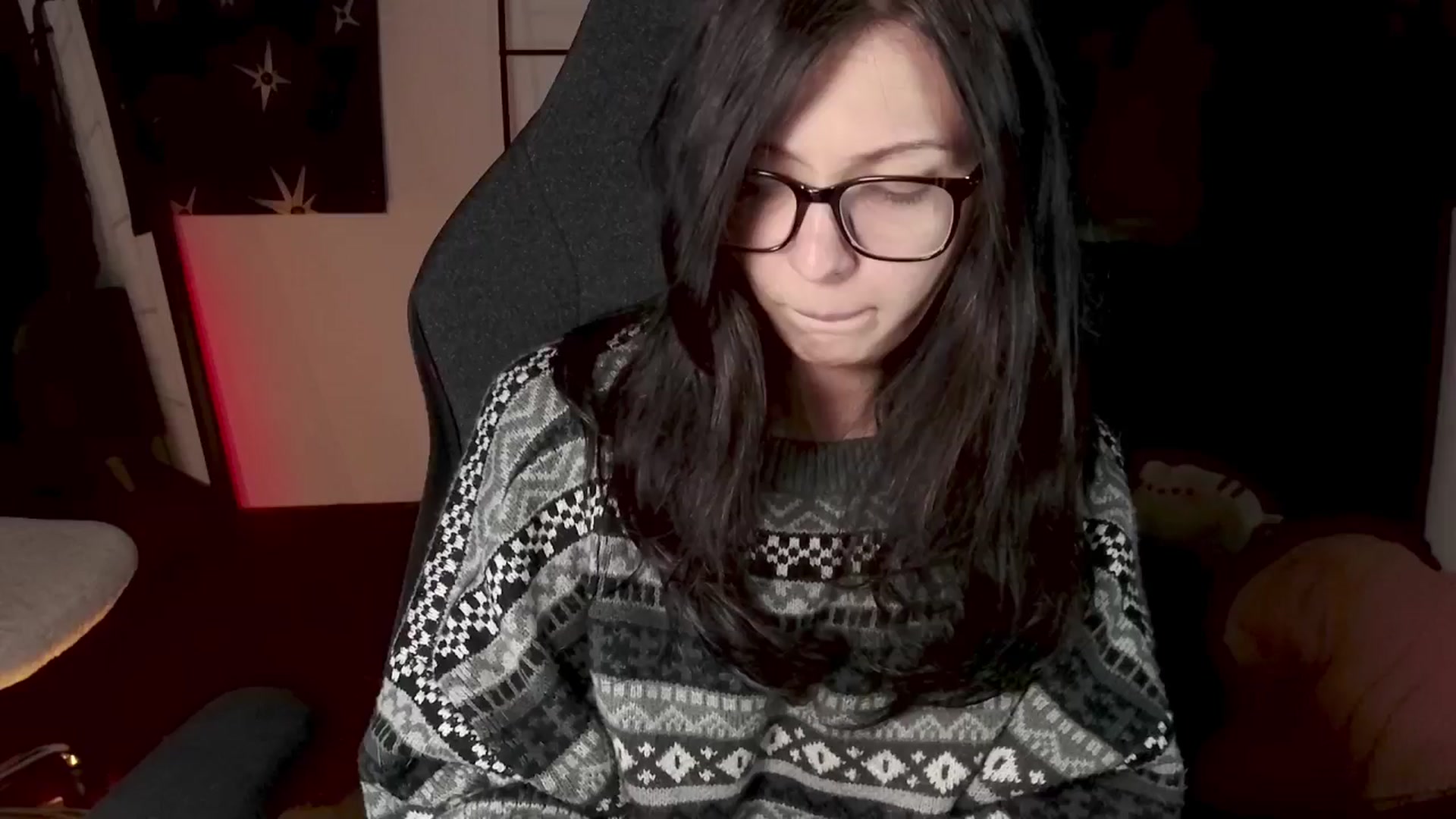 Gallery image thumbnail from RoomToAvoid's myfreecams stream on, 05/20/2024, 04:47 image 12 of 20