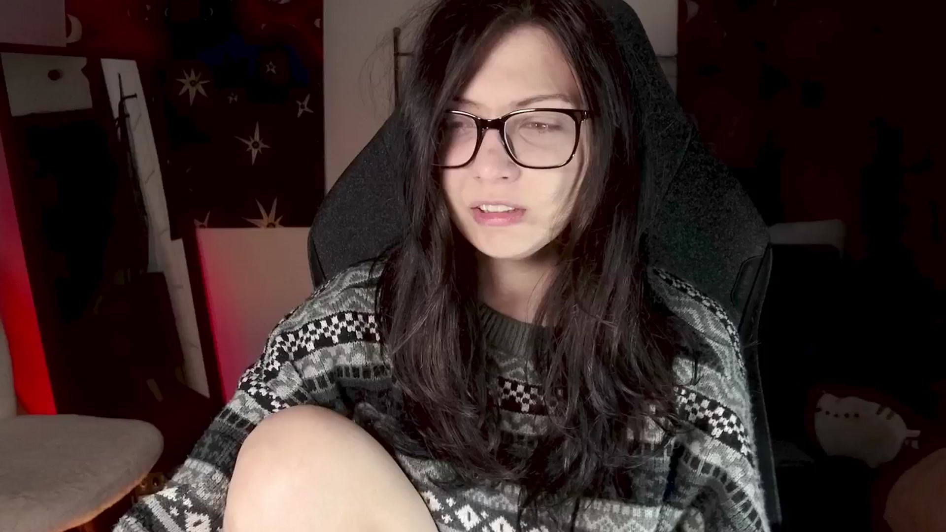 Gallery image thumbnail from RoomToAvoid's myfreecams stream on, 05/20/2024, 04:47 image 2 of 20