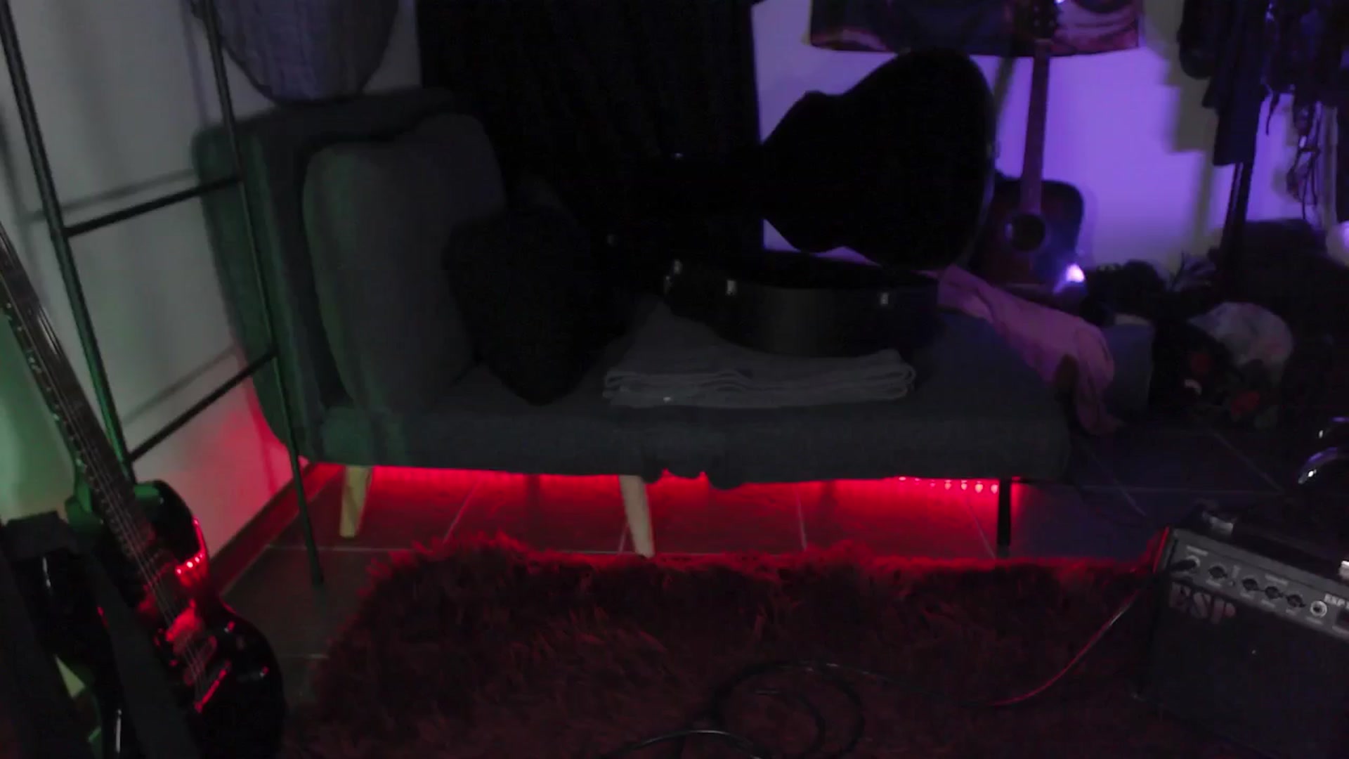 Gallery image thumbnail from RoomToAvoid's myfreecams stream on, 05/22/2024, 07:23 image 10 of 20