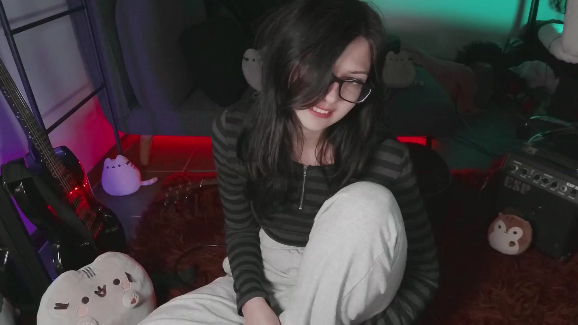 Gallery image thumbnail from RoomToAvoid's myfreecams stream on, 05/23/2024, 06:13 image 10 of 20