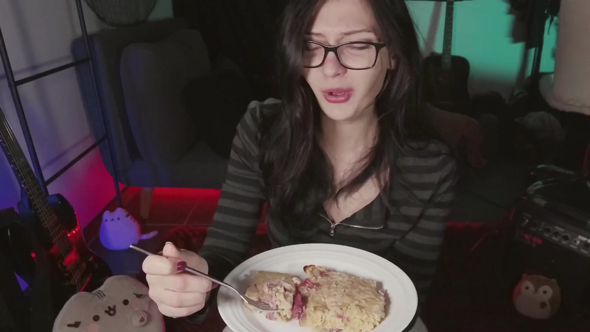 Gallery image thumbnail from RoomToAvoid's myfreecams stream on, 05/23/2024, 06:13 image 3 of 20