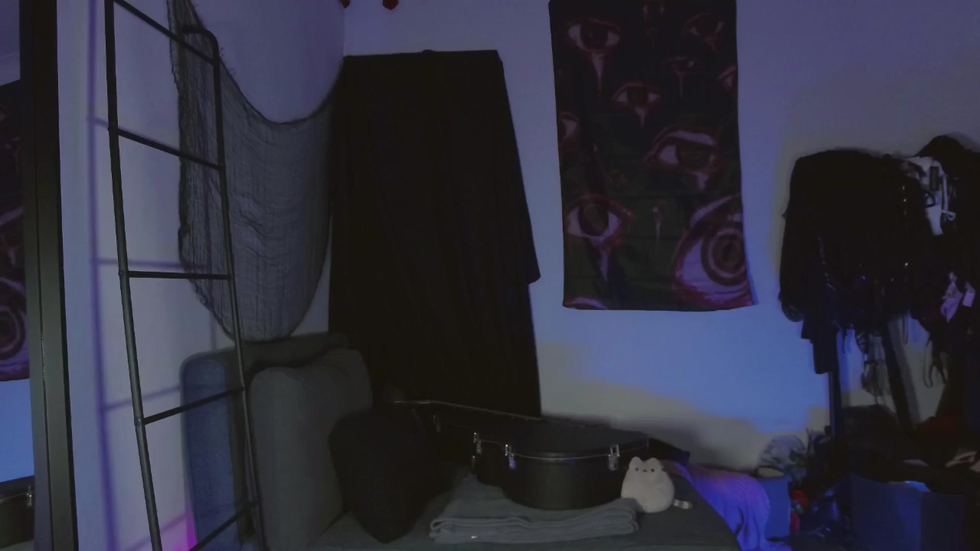 Gallery image thumbnail from RoomToAvoid's myfreecams stream on, 05/24/2024, 05:02 image 7 of 20