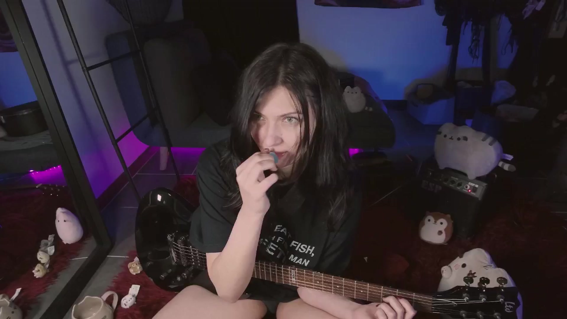 Gallery image thumbnail from RoomToAvoid's myfreecams stream on, 05/24/2024, 11:33 image 11 of 20