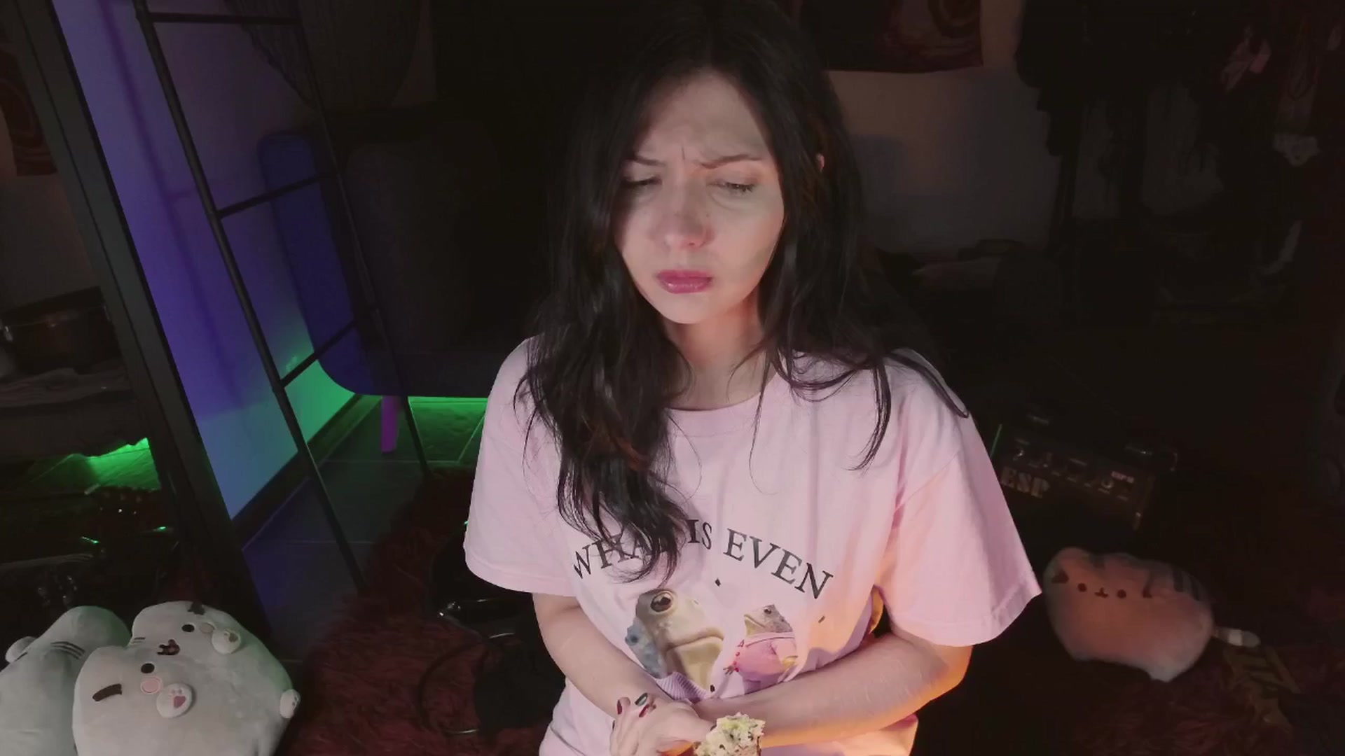 Gallery image thumbnail from RoomToAvoid's myfreecams stream on, 05/26/2024, 08:05 image 7 of 20