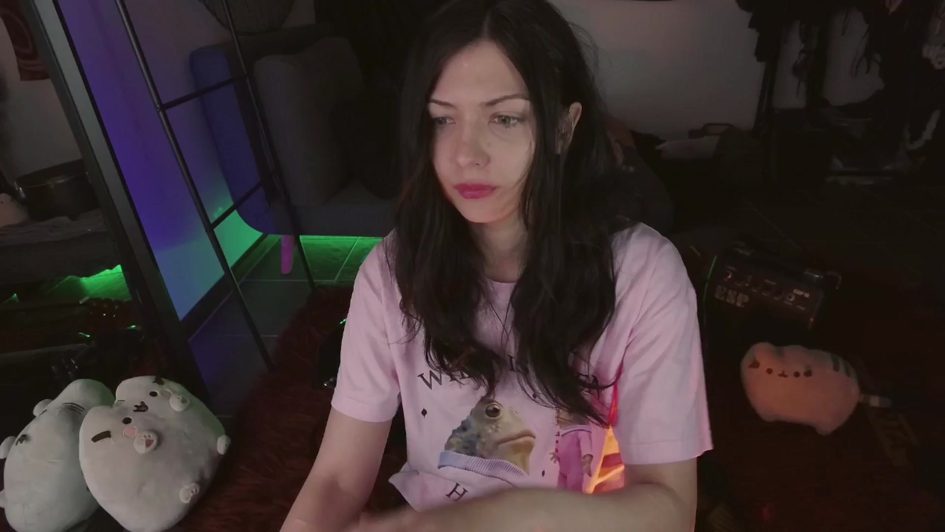 Gallery image thumbnail from RoomToAvoid's myfreecams stream on, 05/26/2024, 08:05 image 3 of 20