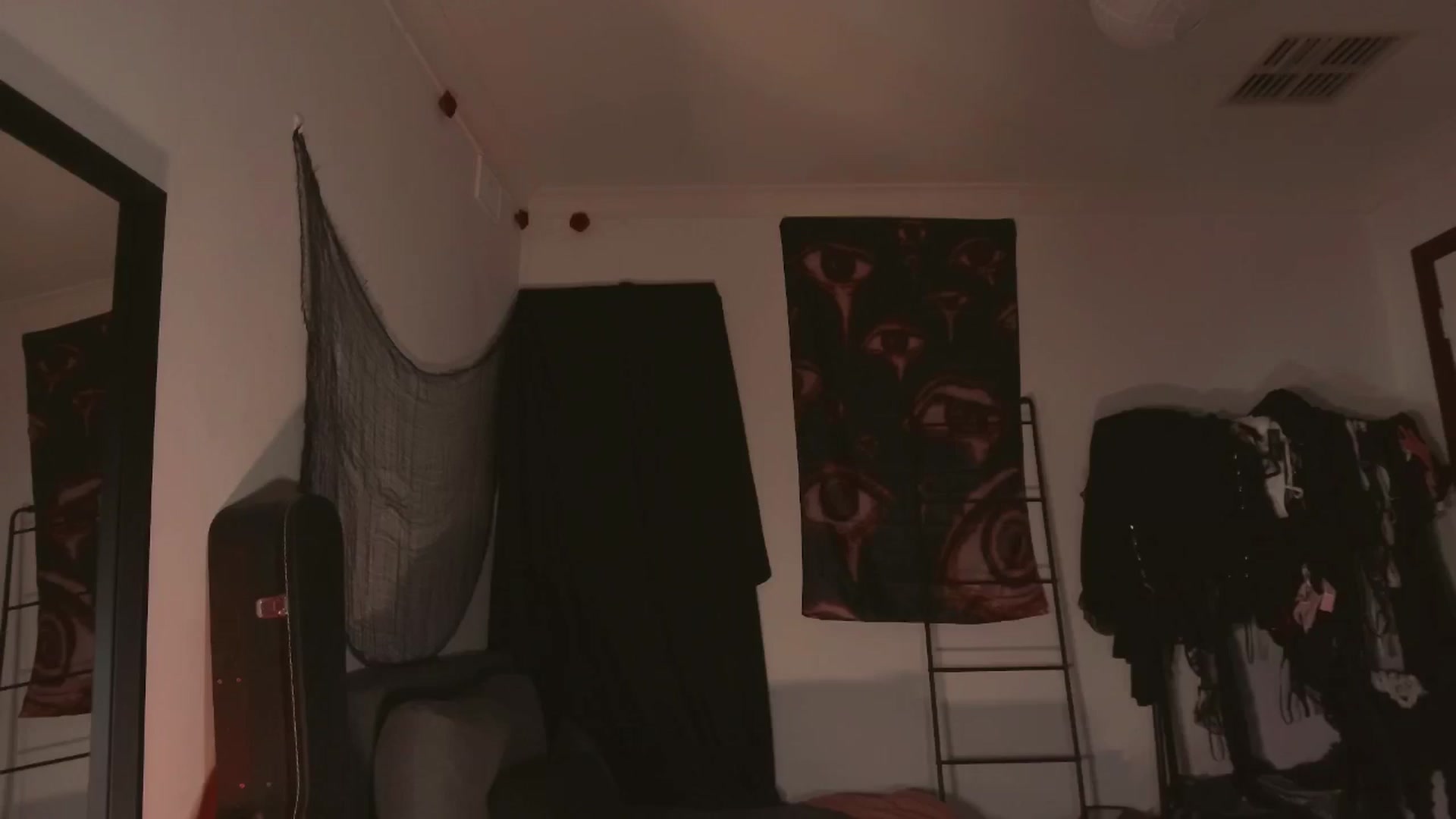 Gallery image thumbnail from RoomToAvoid's myfreecams stream on, 05/27/2024, 06:31 image 10 of 20