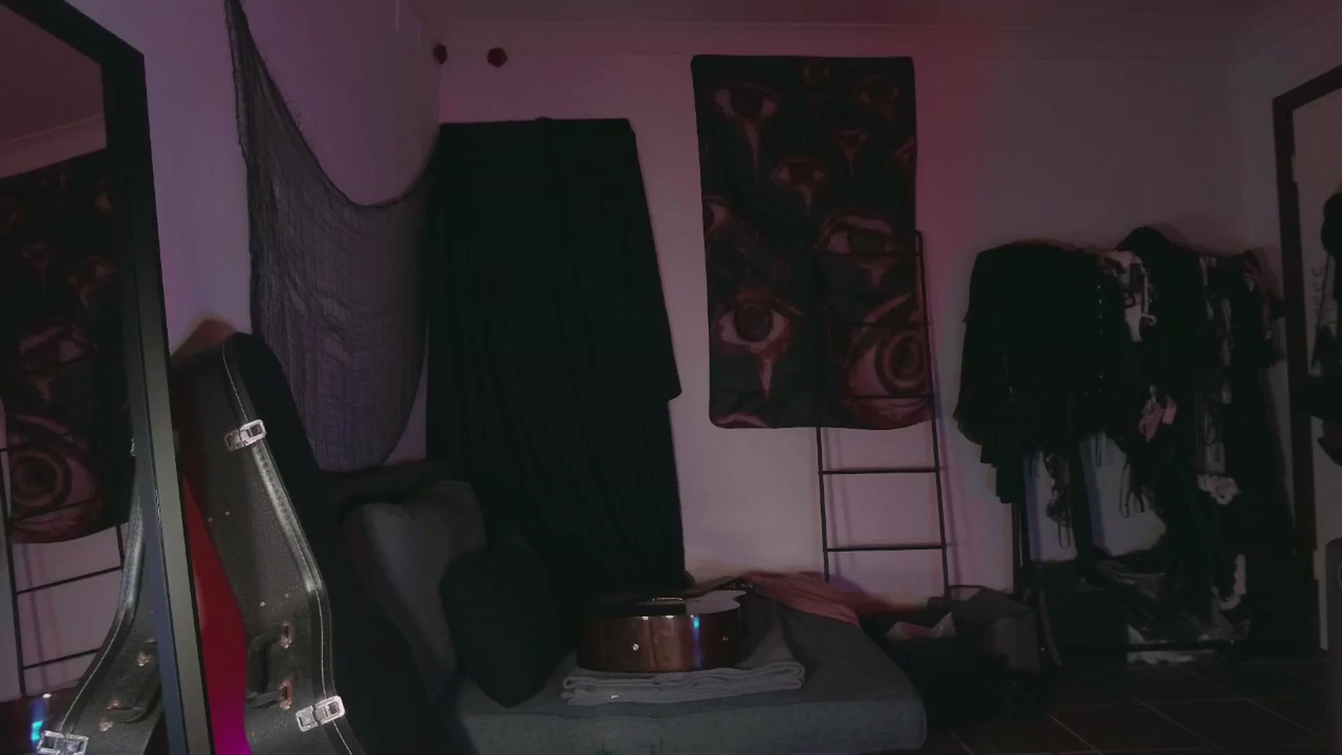 Gallery image thumbnail from RoomToAvoid's myfreecams stream on, 05/29/2024, 04:41 image 19 of 20