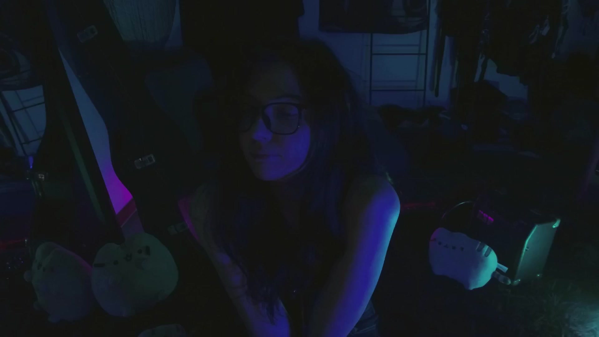 Gallery image thumbnail from RoomToAvoid's myfreecams stream on, 05/31/2024, 01:41 image 8 of 20