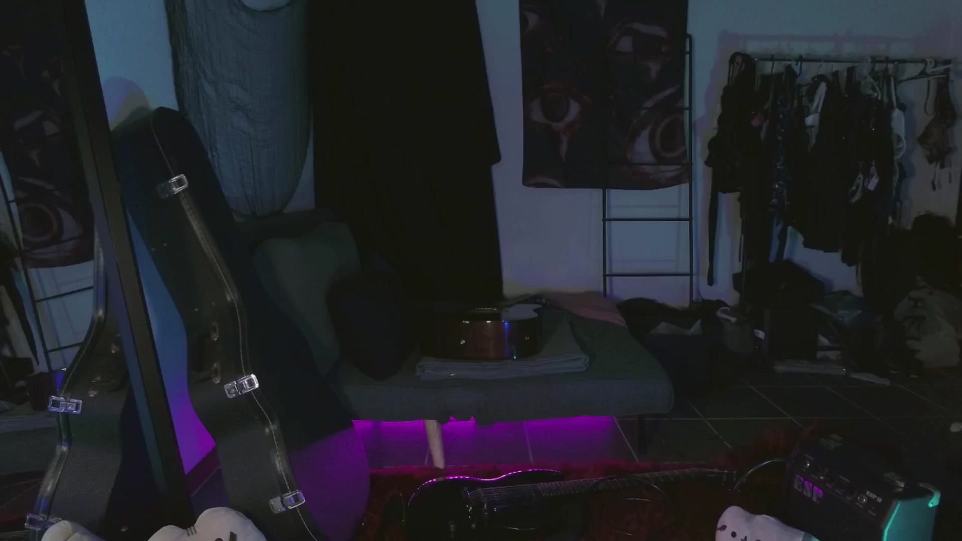 Gallery image thumbnail from RoomToAvoid's myfreecams stream on, 05/31/2024, 01:41 image 18 of 20