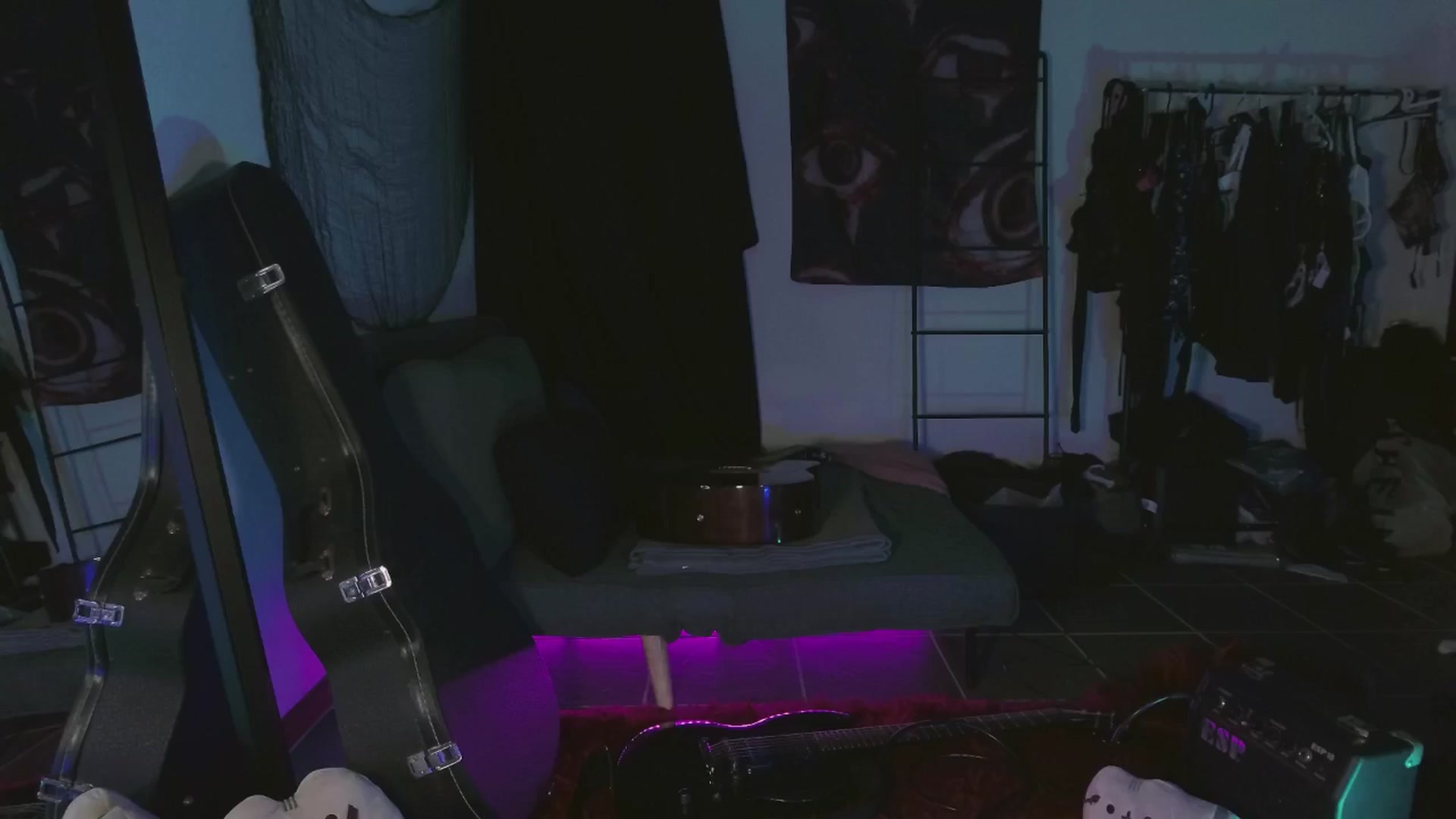 Gallery image thumbnail from RoomToAvoid's myfreecams stream on, 05/31/2024, 01:41 image 17 of 20