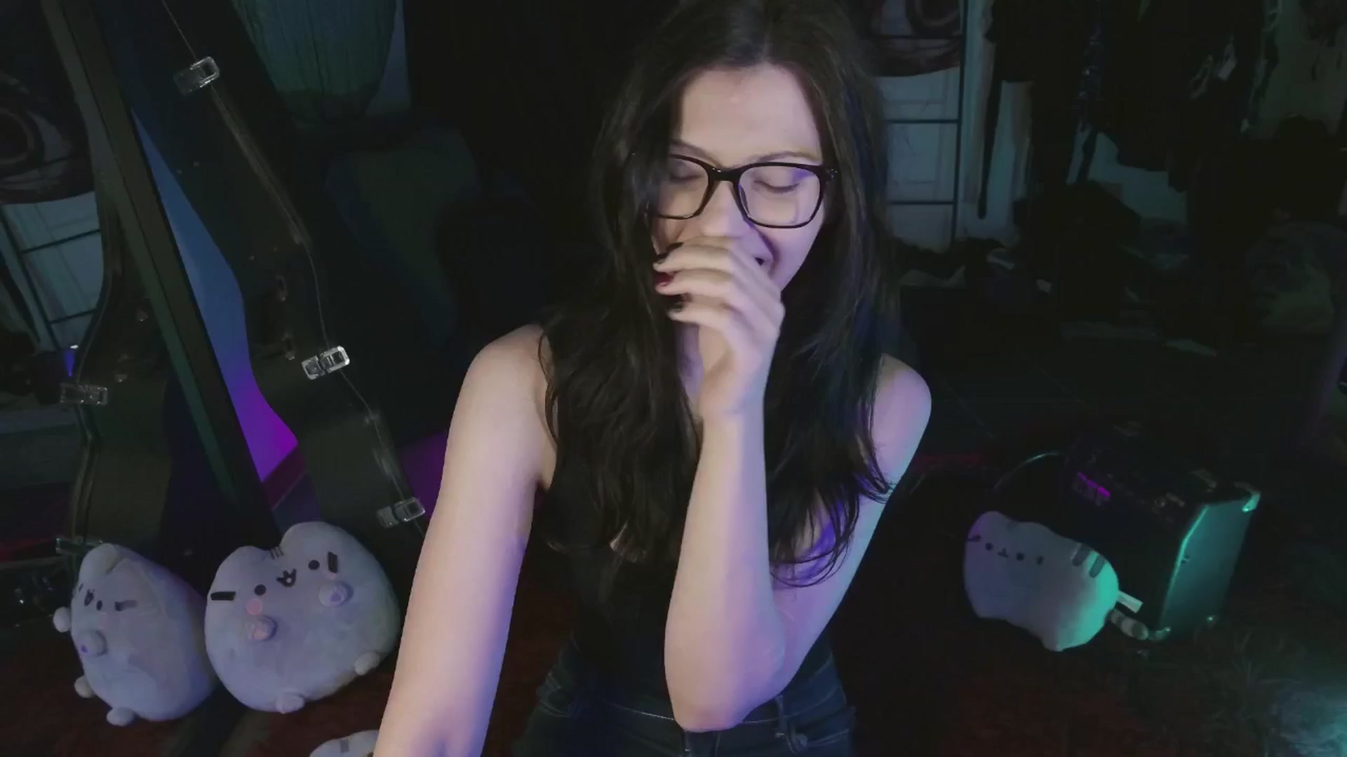 Gallery image thumbnail from RoomToAvoid's myfreecams stream on, 05/31/2024, 01:41 image 1 of 20
