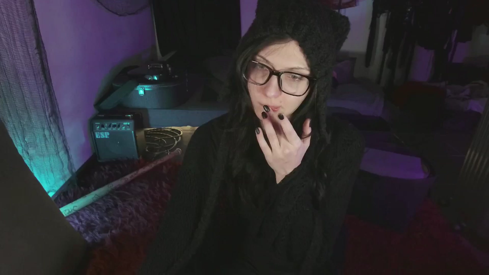 Gallery image thumbnail from RoomToAvoid's myfreecams stream on, 06/23/2024, 04:40 image 14 of 20