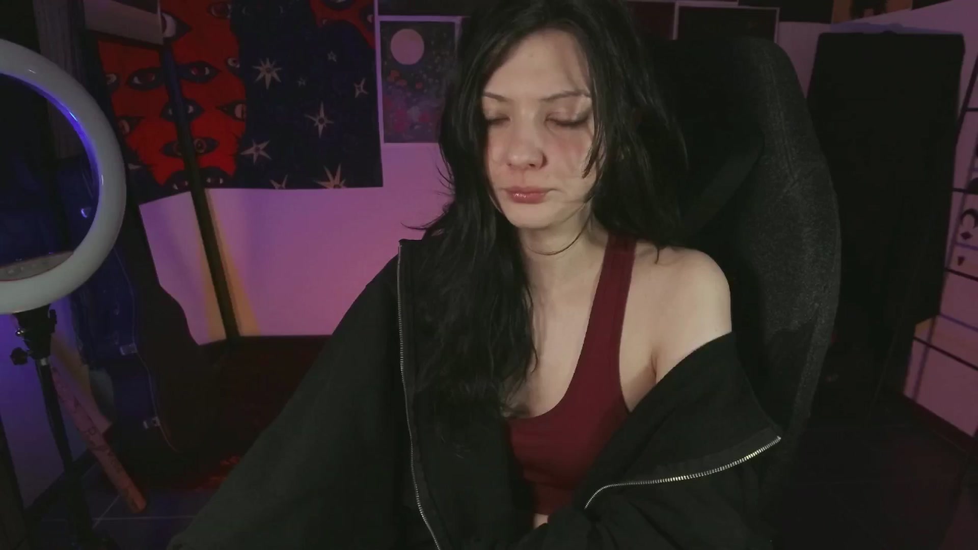 Gallery image thumbnail from RoomToAvoid's myfreecams stream on, 06/26/2024, 07:27 image 2 of 20