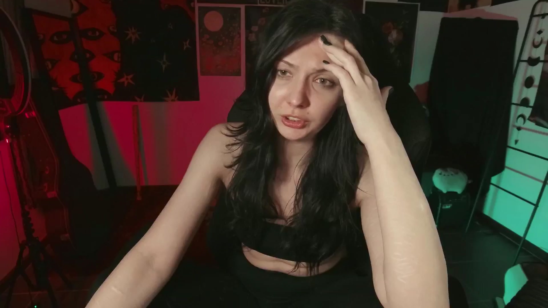 Gallery image thumbnail from RoomToAvoid's myfreecams stream on, 06/27/2024, 05:38 image 10 of 20