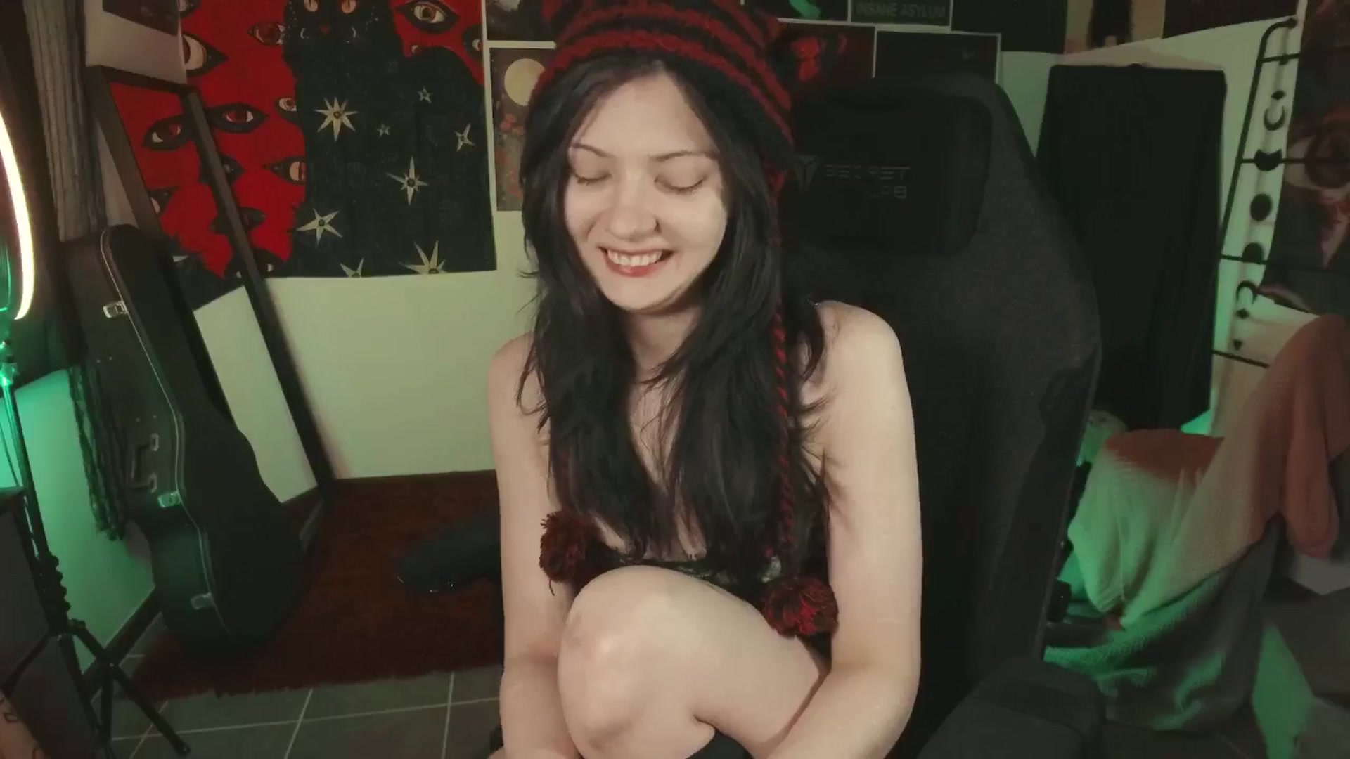 Gallery image thumbnail from RoomToAvoid's myfreecams stream on, 07/03/2024, 01:49 image 6 of 20