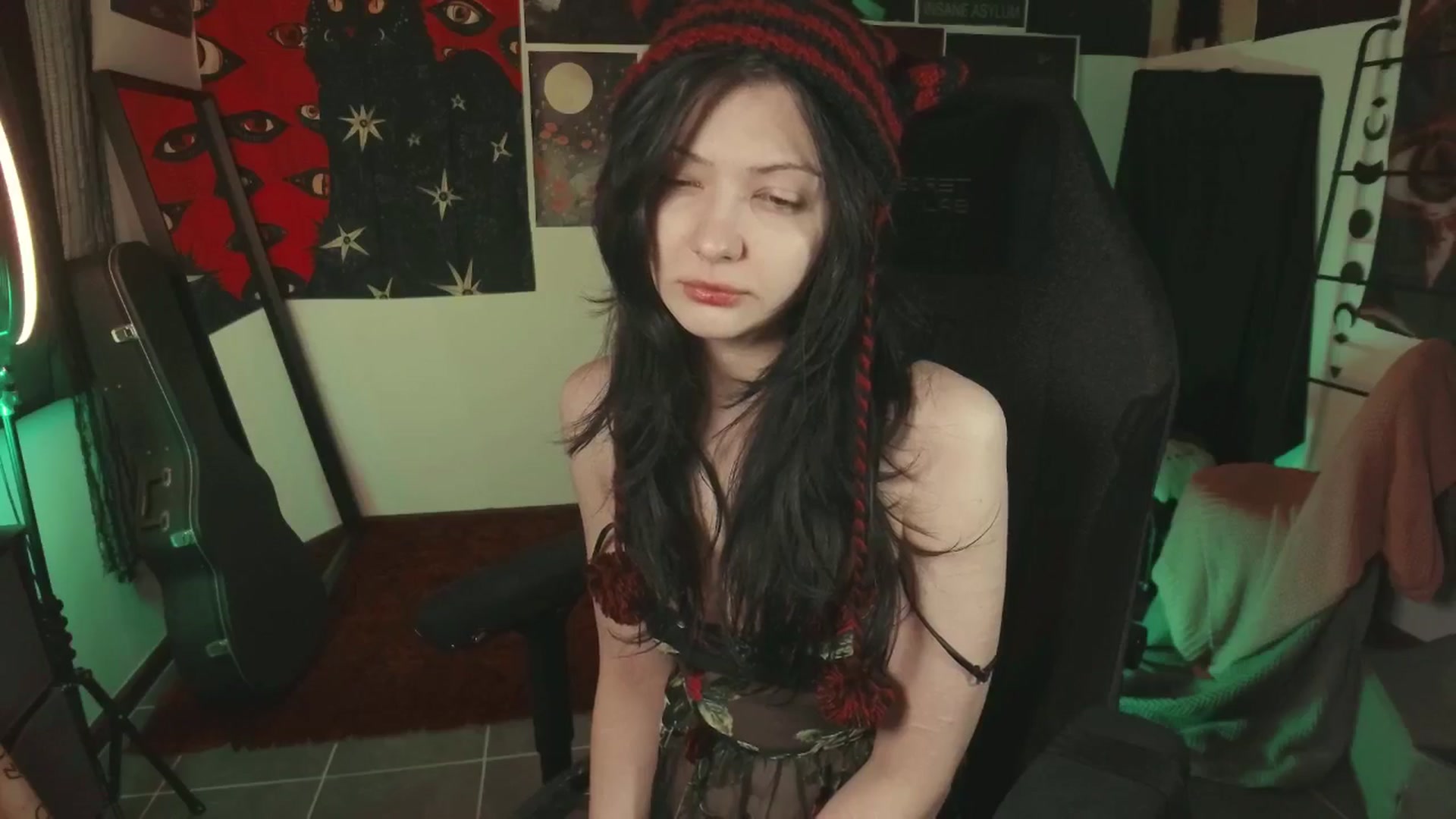 Gallery image thumbnail from RoomToAvoid's myfreecams stream on, 07/03/2024, 01:49 image 12 of 20