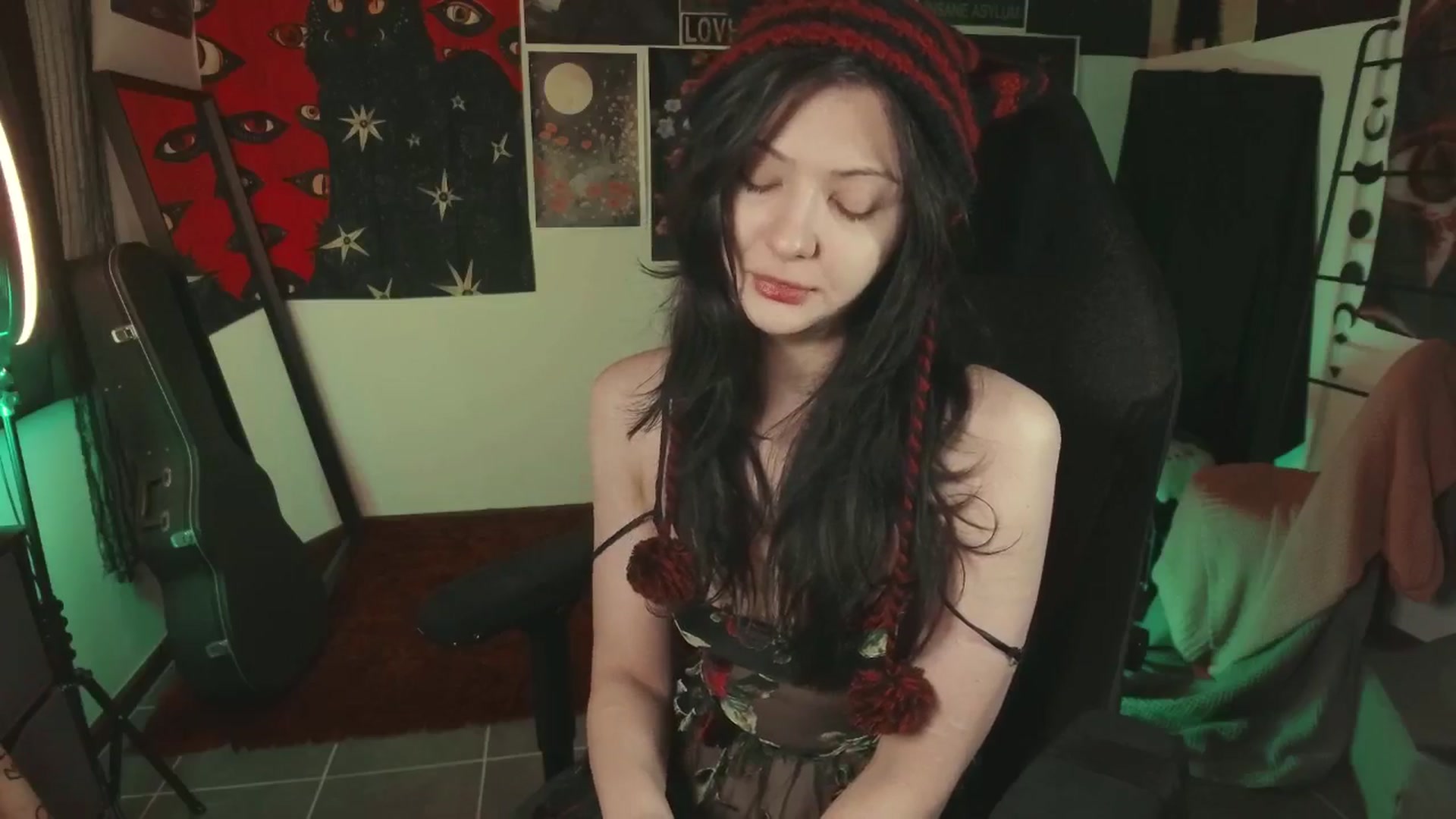 Gallery image thumbnail from RoomToAvoid's myfreecams stream on, 07/03/2024, 01:49 image 10 of 20