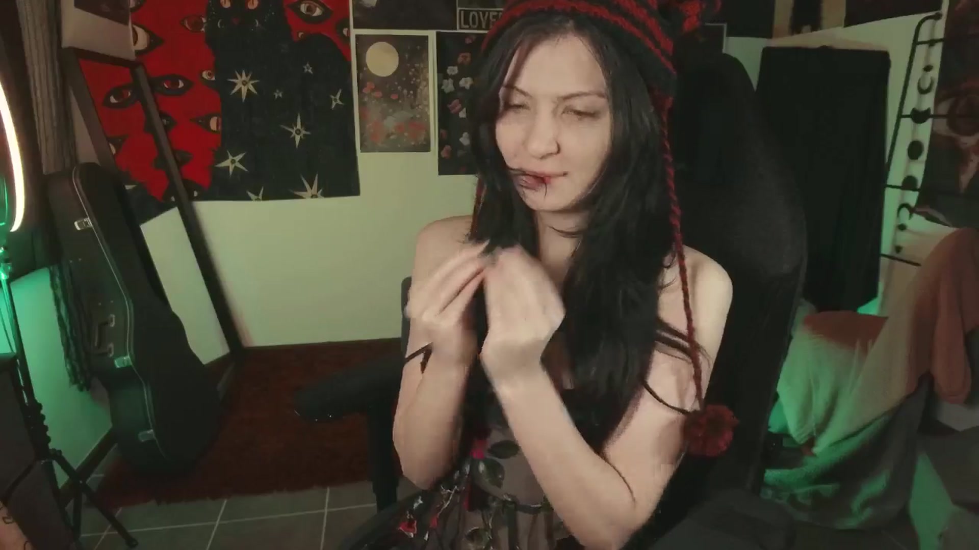 Gallery image thumbnail from RoomToAvoid's myfreecams stream on, 07/03/2024, 02:14 image 6 of 20