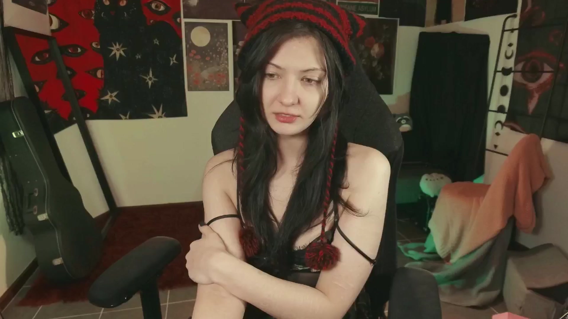 Gallery image thumbnail from RoomToAvoid's myfreecams stream on, 07/03/2024, 05:51 image 8 of 20