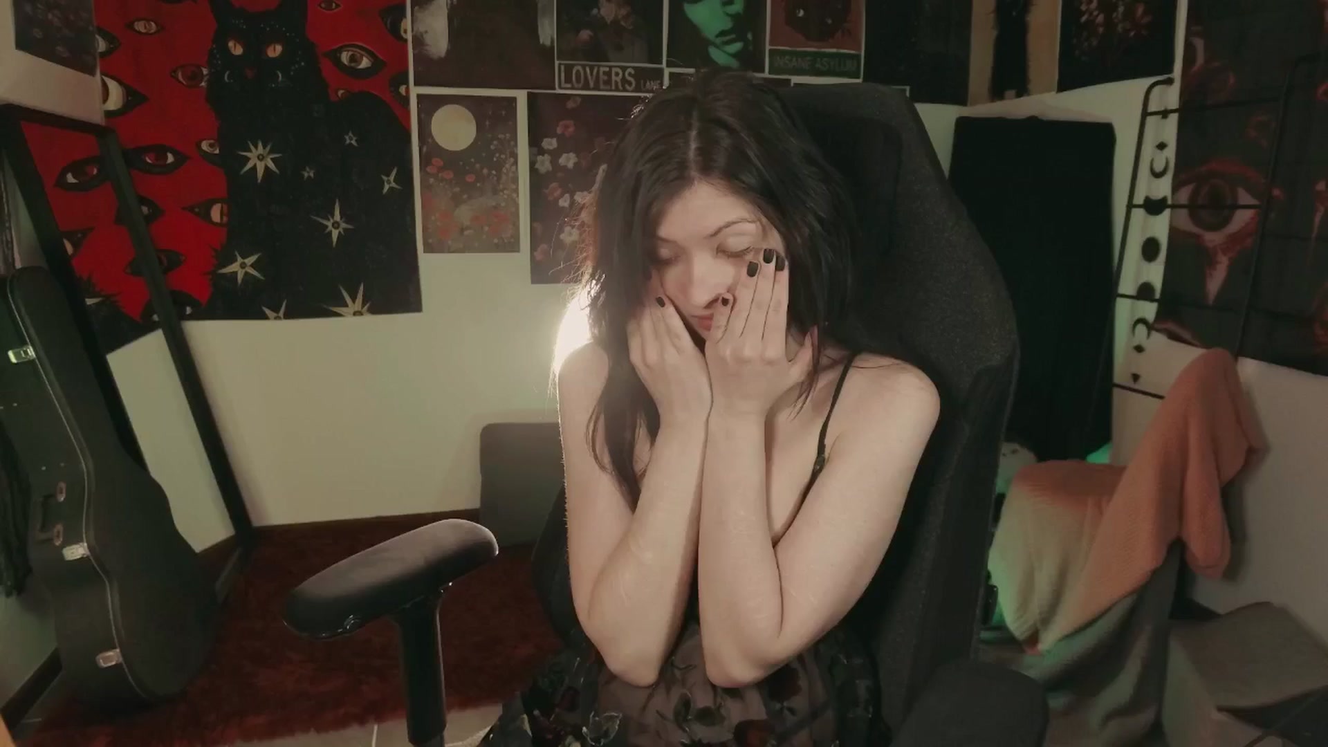 Gallery image thumbnail from RoomToAvoid's myfreecams stream on, 07/03/2024, 06:37 image 3 of 20