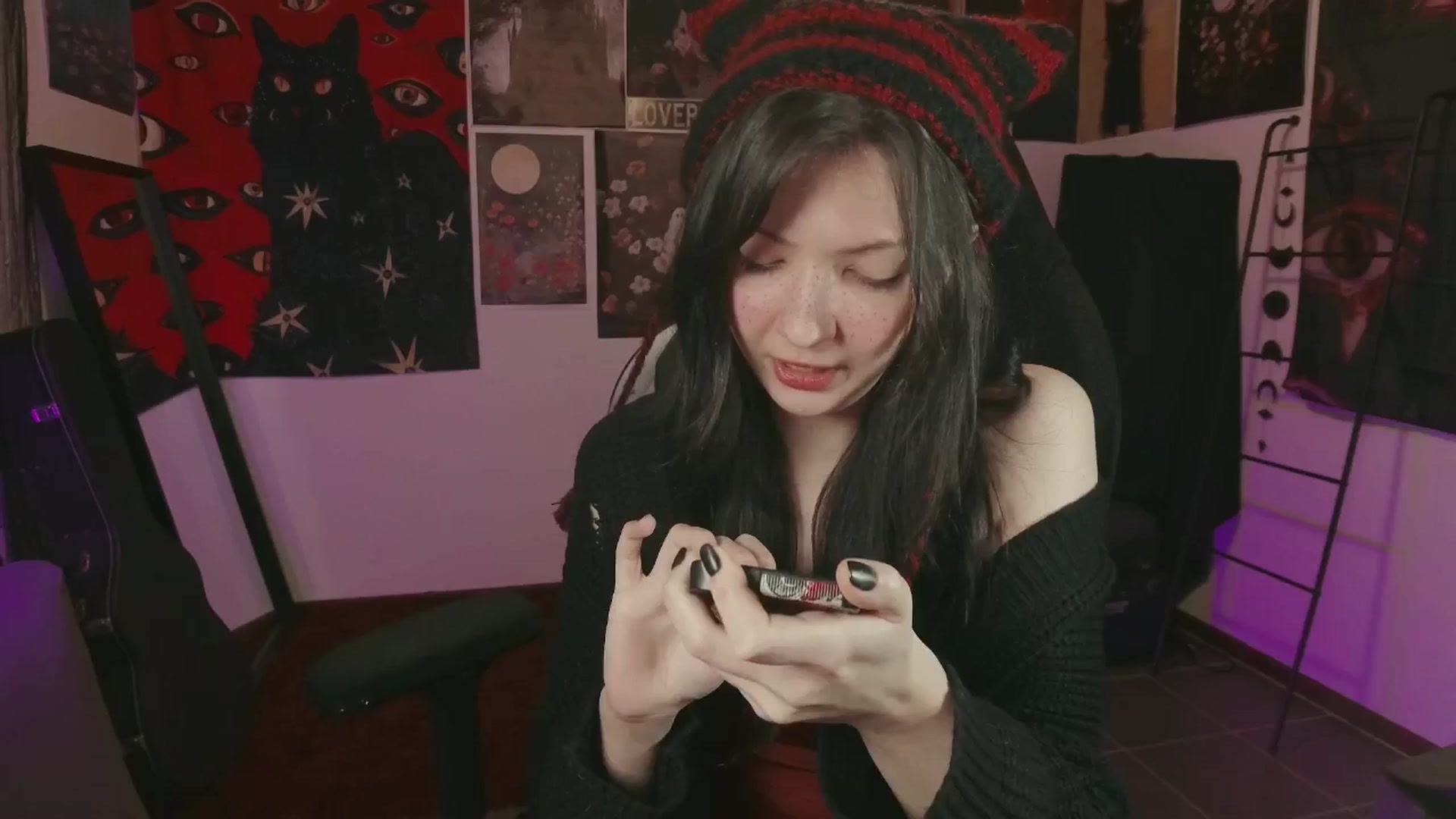 Gallery image thumbnail from RoomToAvoid's myfreecams stream on, 07/05/2024, 03:12 image 1 of 20
