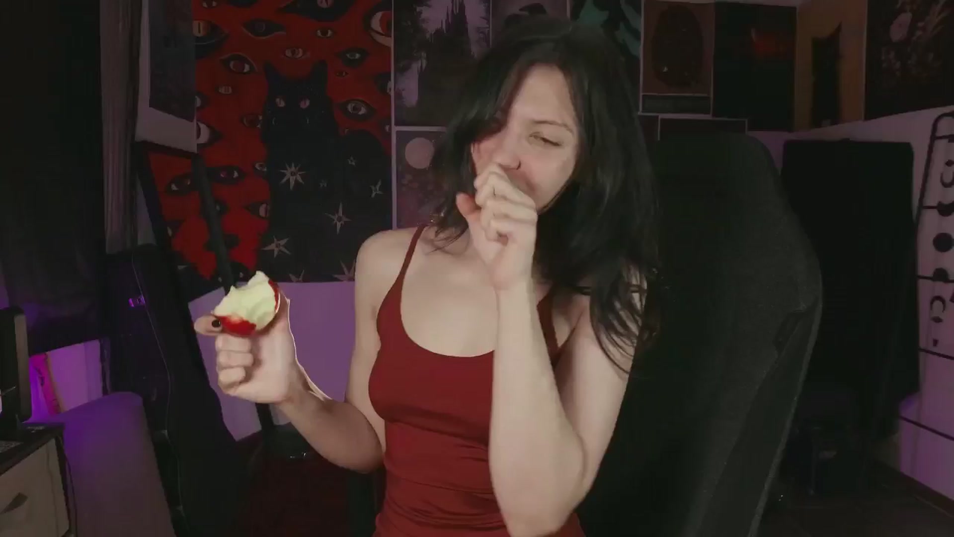 Gallery image thumbnail from RoomToAvoid's myfreecams stream on, 07/05/2024, 06:10 image 16 of 20