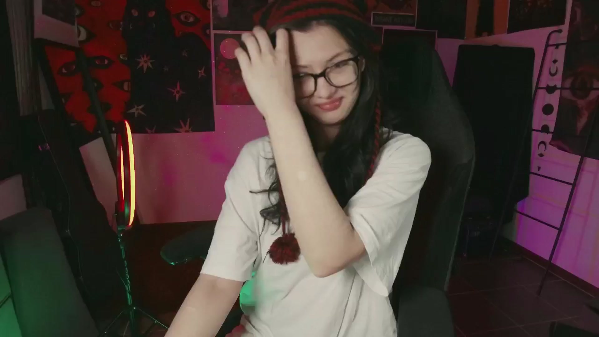 Gallery image thumbnail from RoomToAvoid's myfreecams stream on, 07/07/2024, 04:36 image 4 of 20