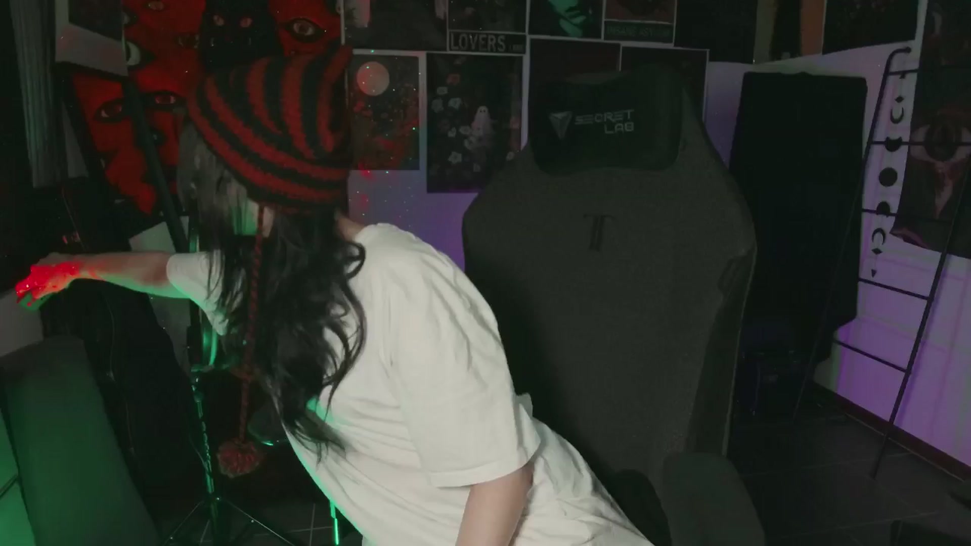 Gallery image thumbnail from RoomToAvoid's myfreecams stream on, 07/07/2024, 04:36 image 5 of 20