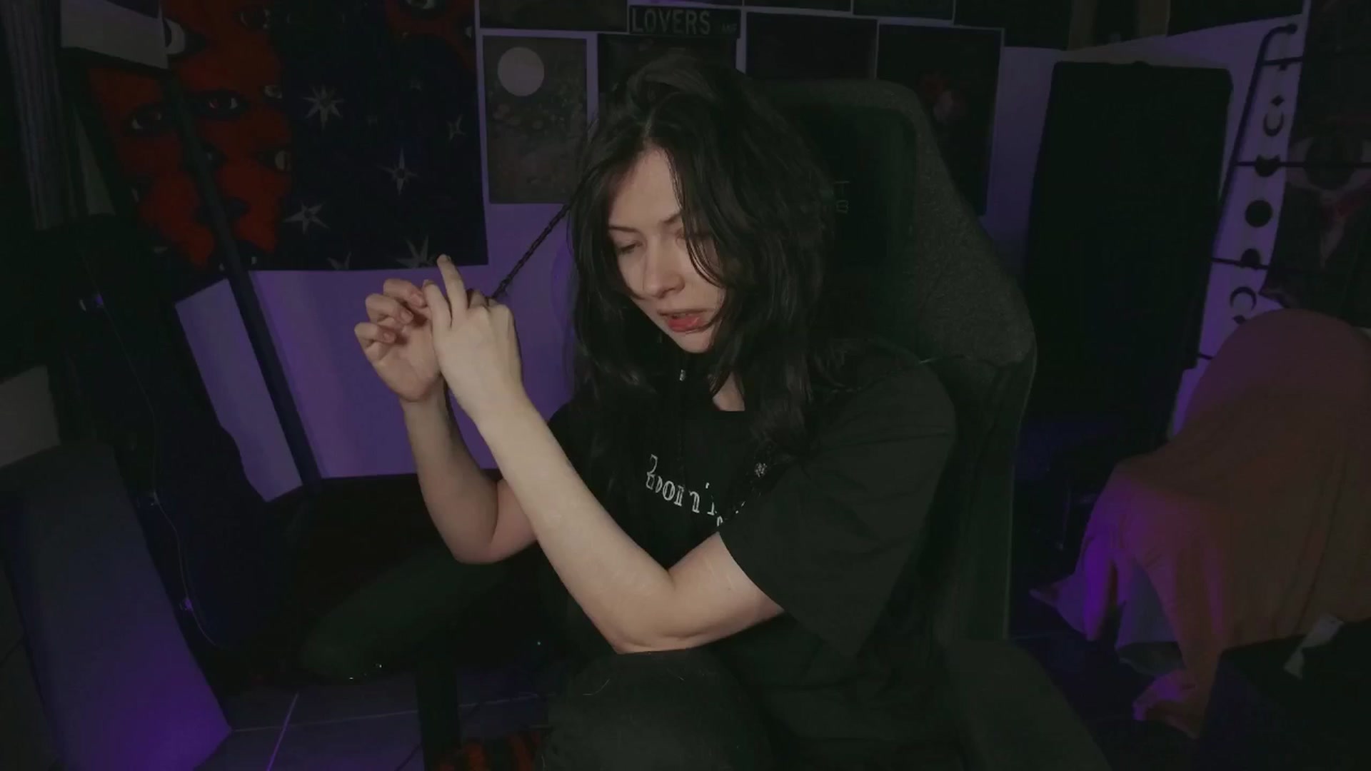 Gallery image thumbnail from RoomToAvoid's myfreecams stream on, 07/11/2024, 03:50 image 2 of 20