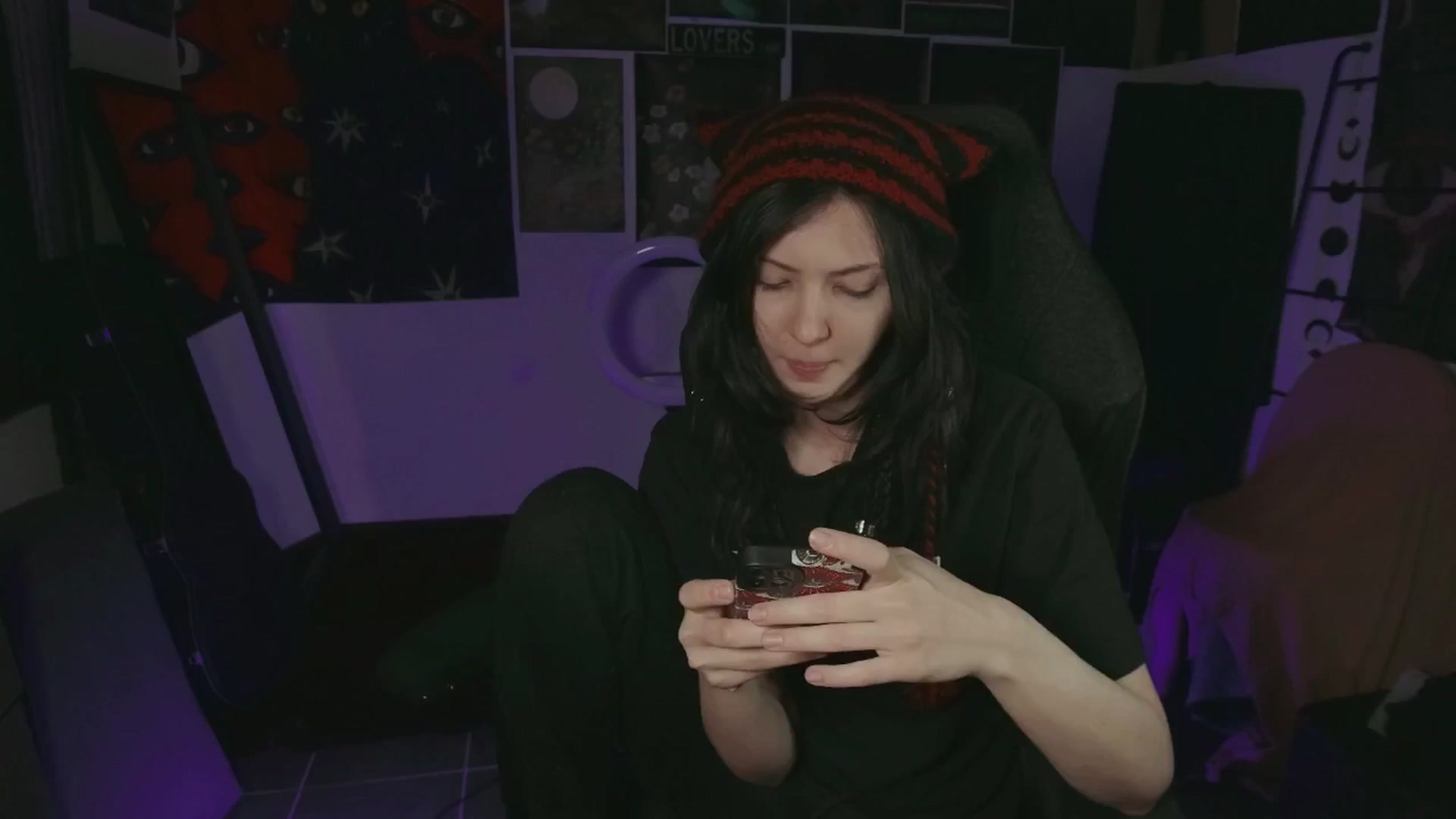 Gallery image thumbnail from RoomToAvoid's myfreecams stream on, 07/11/2024, 03:50 image 6 of 20