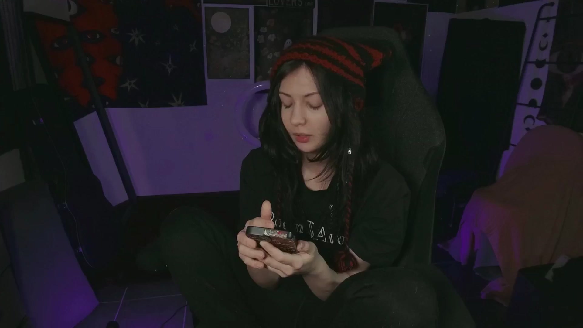 Gallery image thumbnail from RoomToAvoid's myfreecams stream on, 07/11/2024, 03:50 image 7 of 20