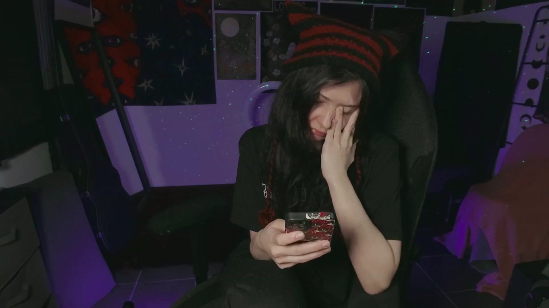 Gallery image thumbnail from RoomToAvoid's myfreecams stream on, 07/11/2024, 07:29 image 10 of 20