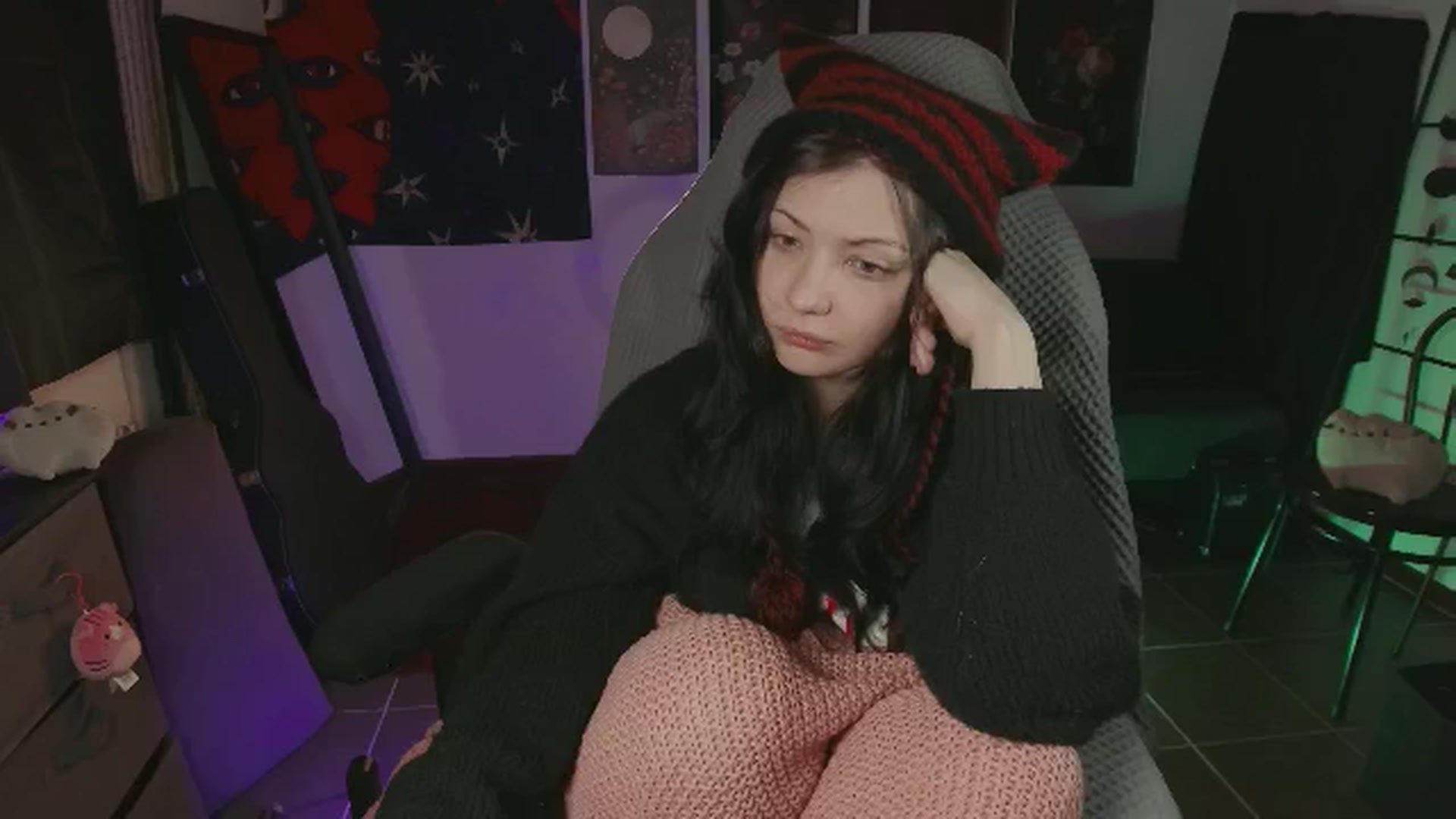 Gallery image thumbnail from RoomToAvoid's myfreecams stream on, 07/11/2024, 22:34 image 2 of 20